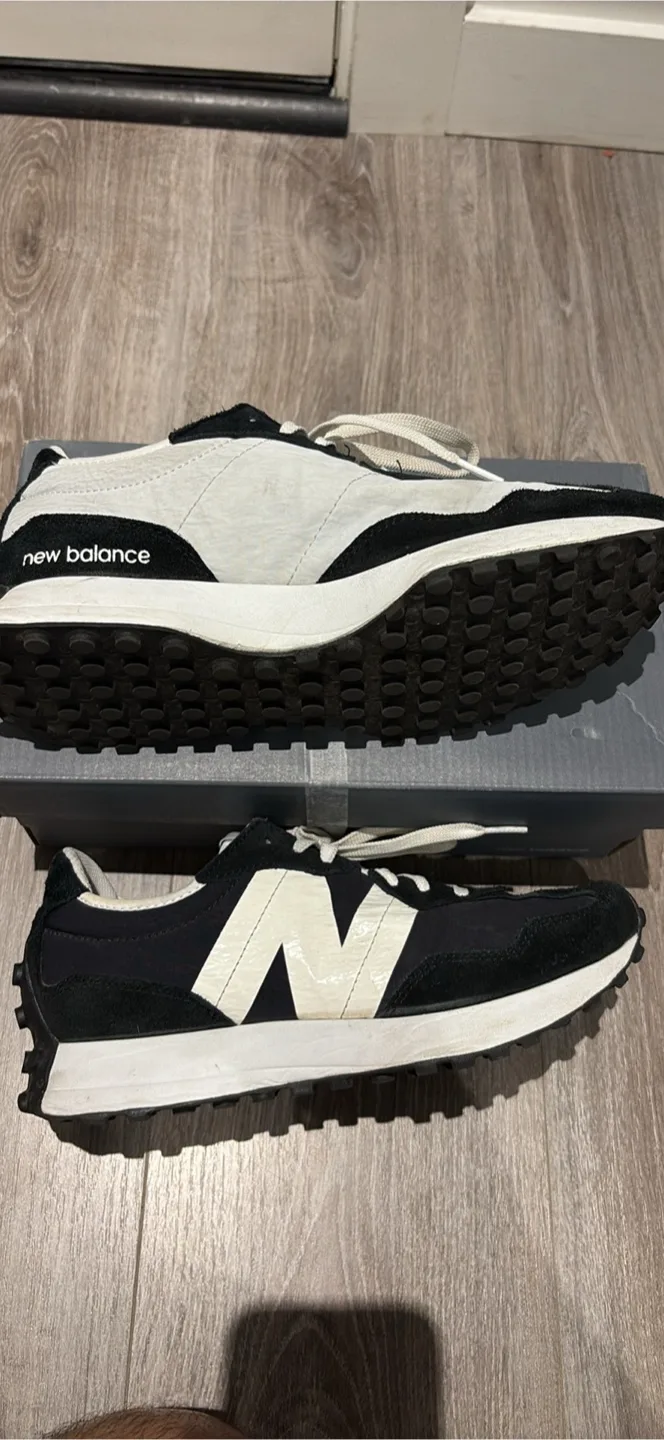 New Balance 327 Black & White Sneakers thumbnail