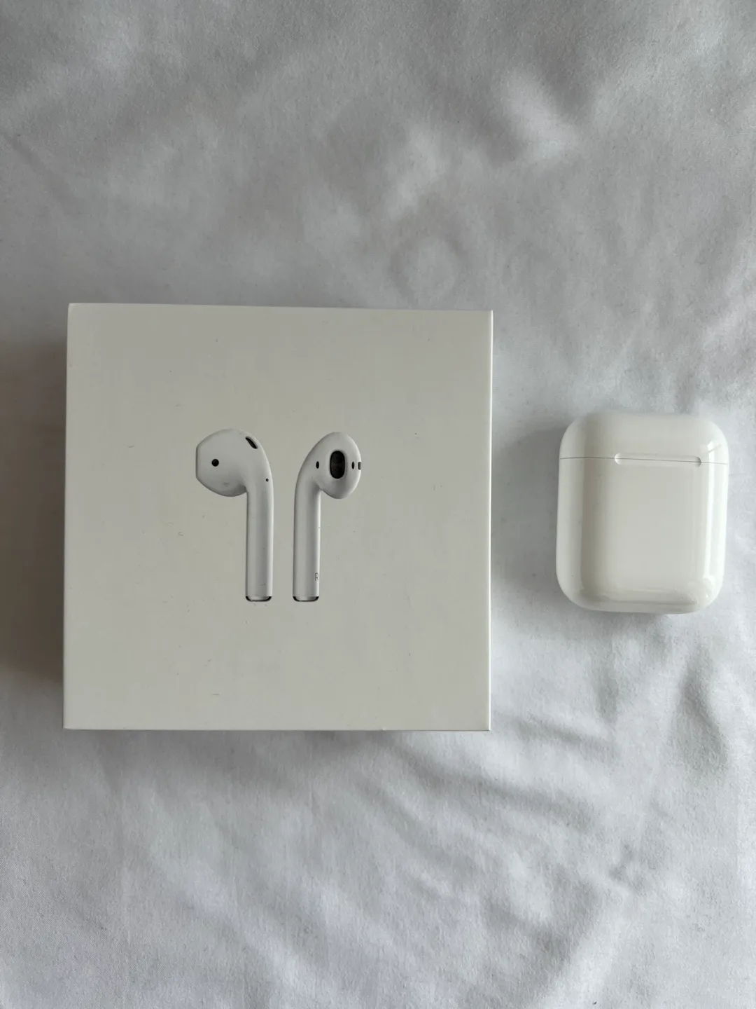 Apple AirPods 2nd Gen with Charging Case thumbnail