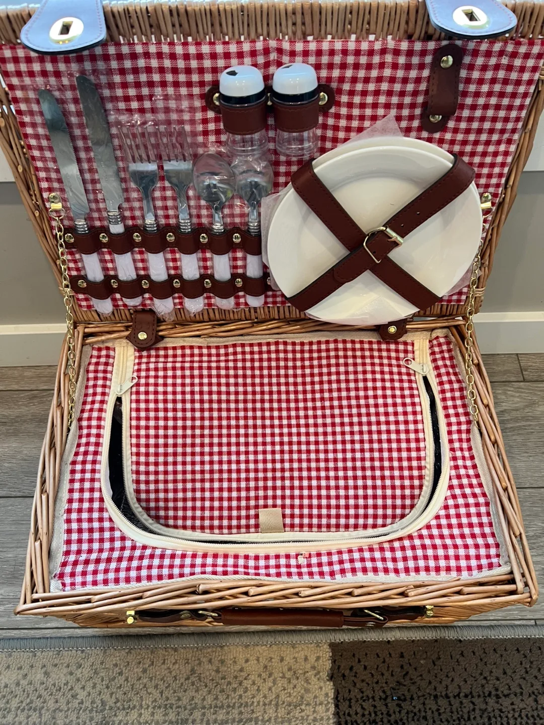 Wicker Picnic Basket Set thumbnail