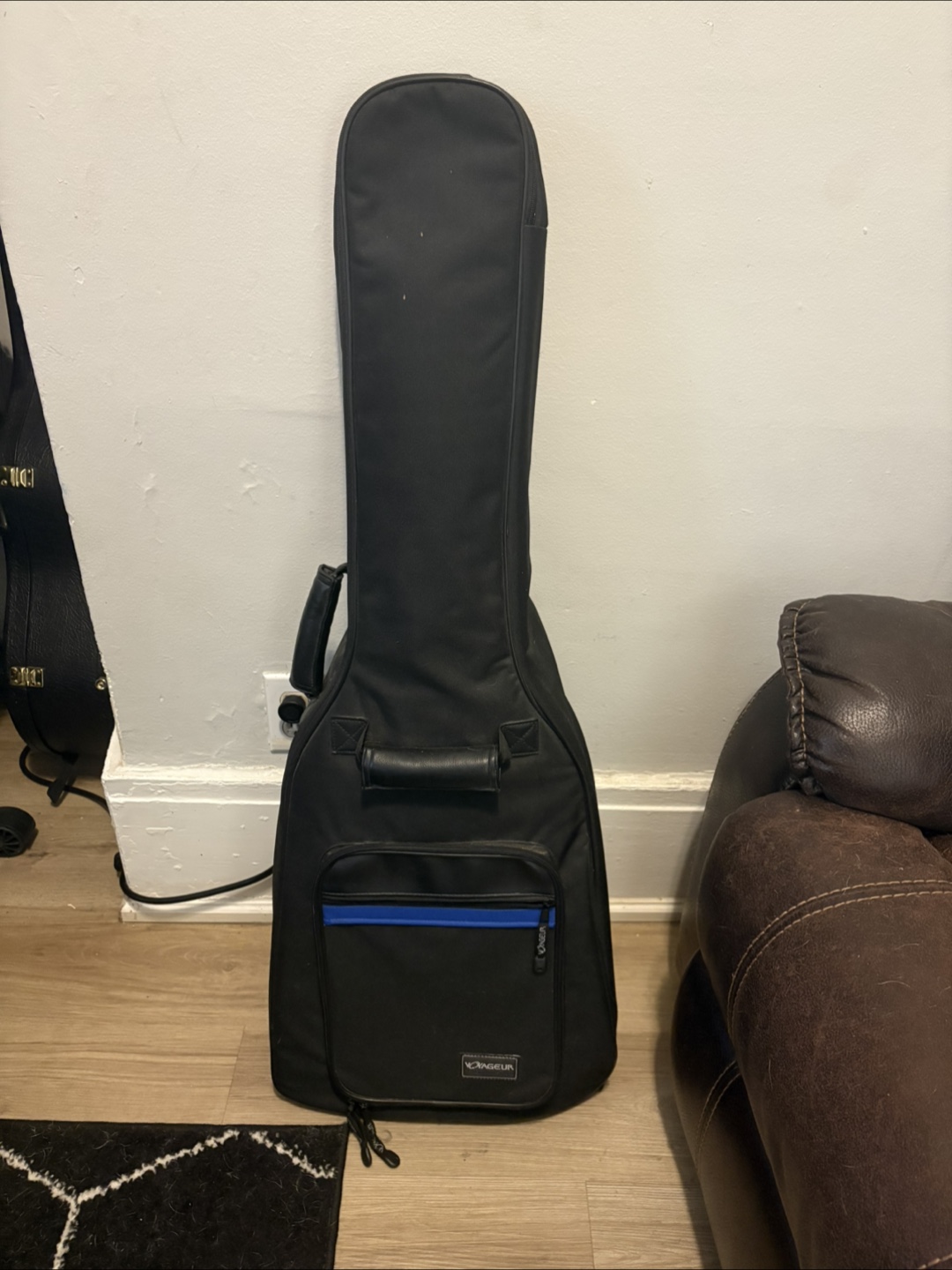 Guitar small body with Case - photo 2