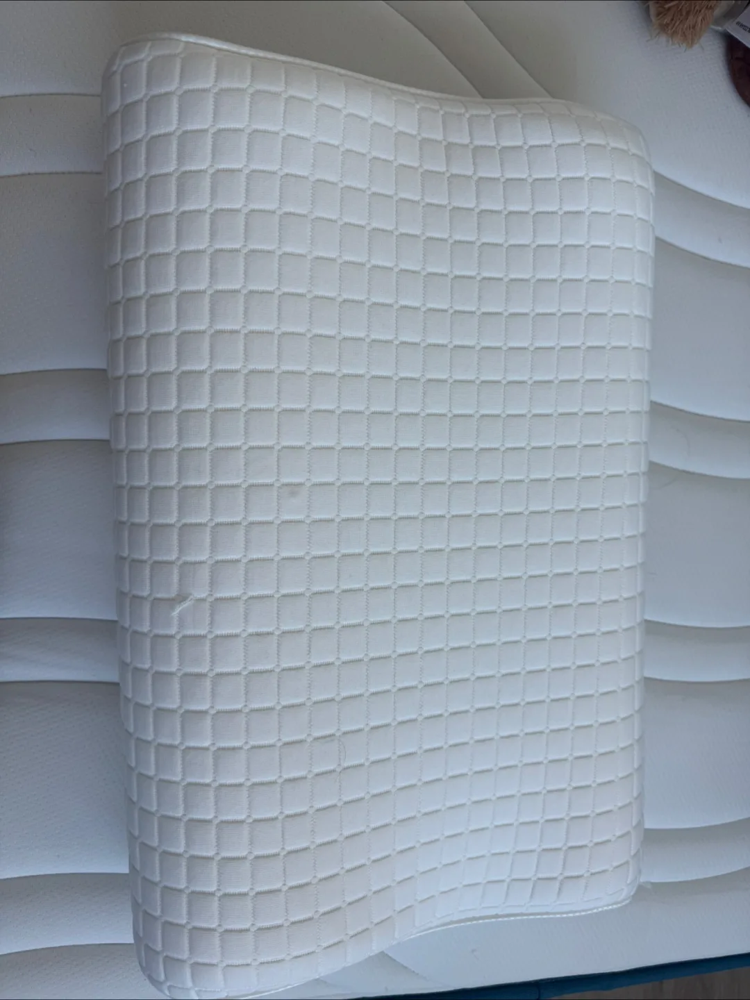 Moving sale✨IKEA Rosenskärm Ergonomic Pillow - Like New! thumbnail