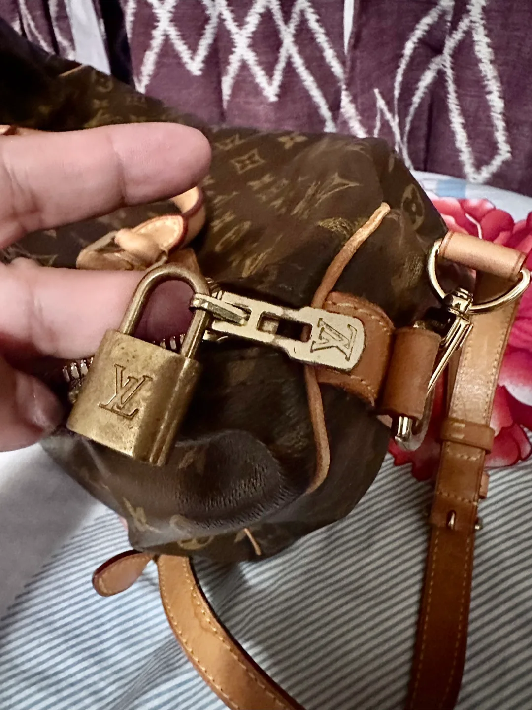 Louis Vuitton Speedy Bandoulier 35Monogram Canvas image indicator(2)