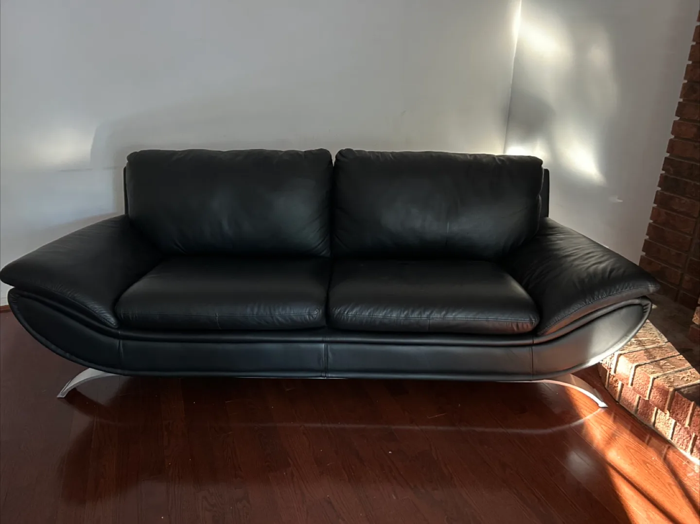 2 Black Leather Sofa's thumbnail