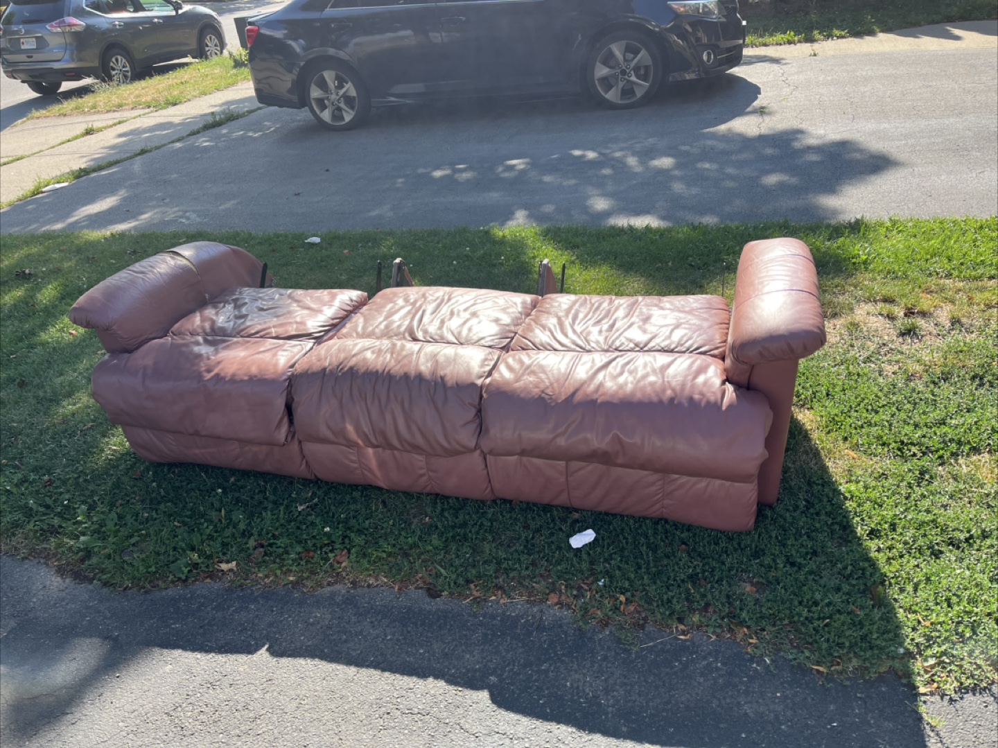 Leather Sofa - Good Condition - photo 2