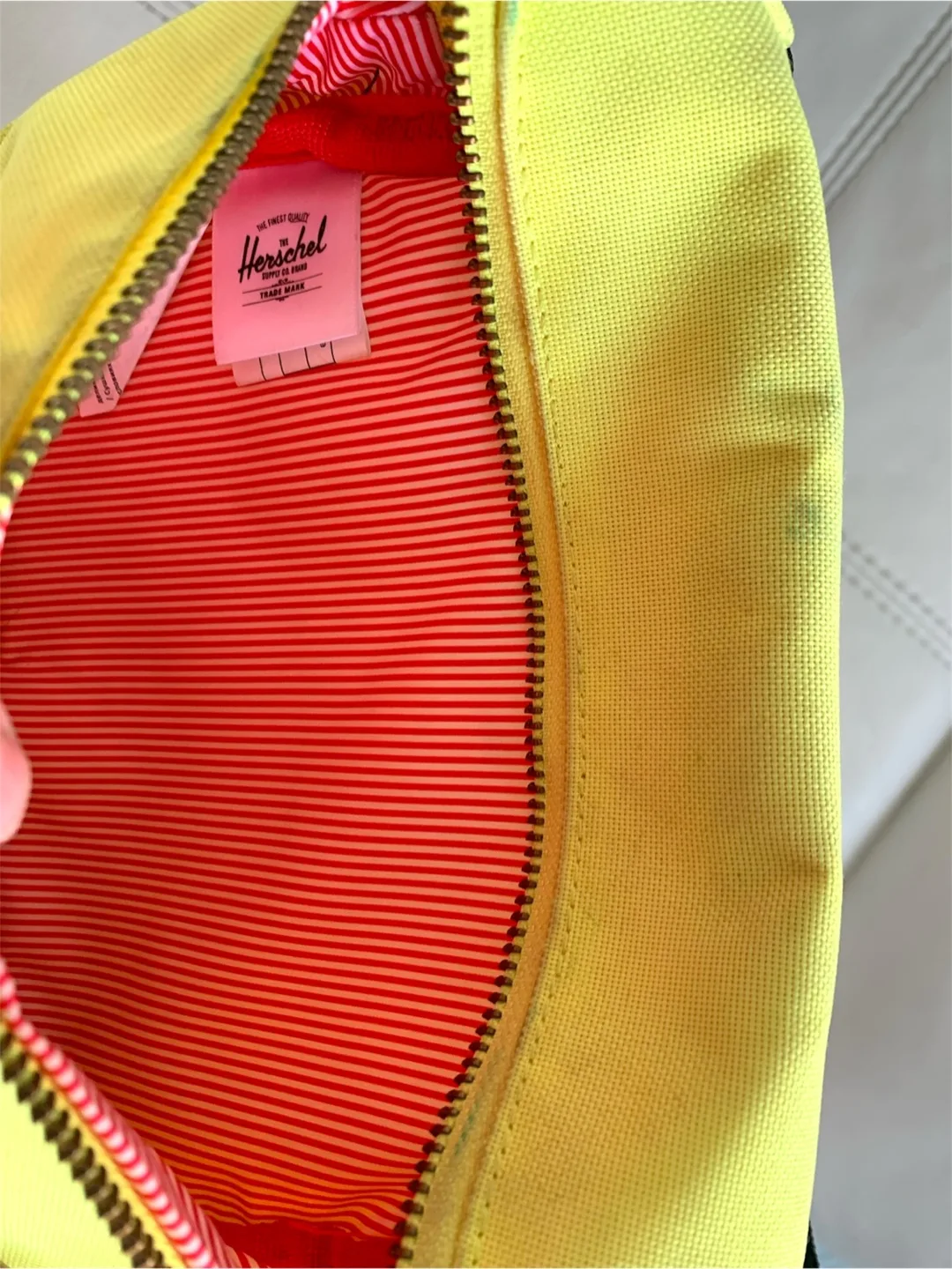 🇨🇦Herschel Yellow Fanny Pack image indicator(2)