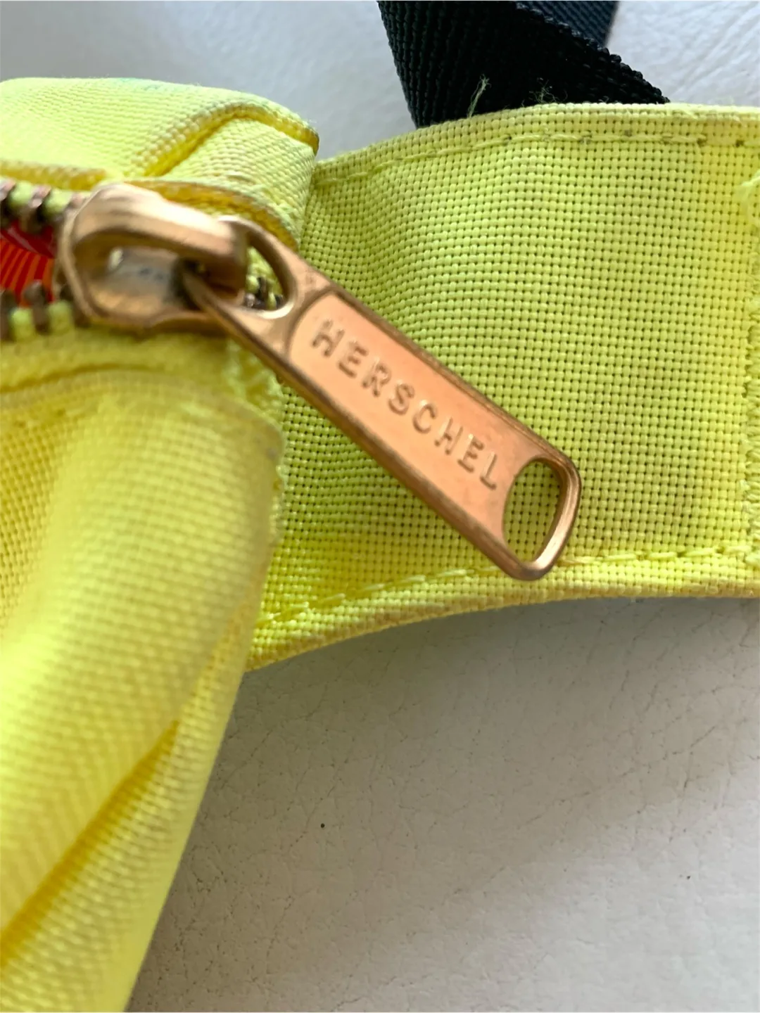🇨🇦Herschel Yellow Fanny Pack image indicator(7)