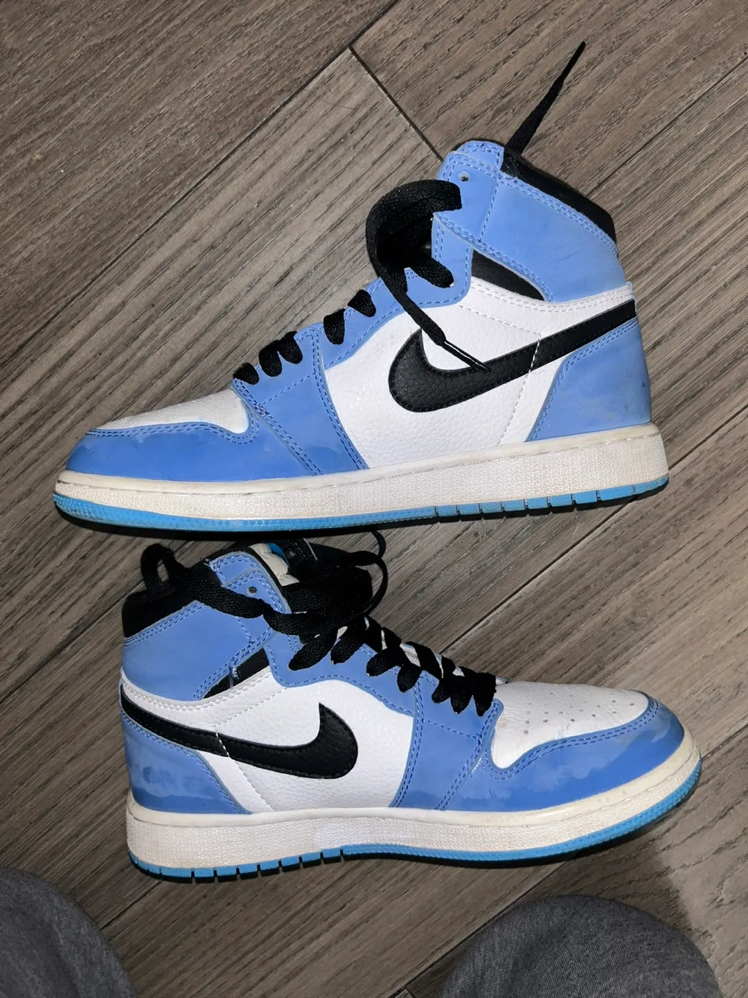 Nike Air Jordan 1 High University Blue image indicator(2)