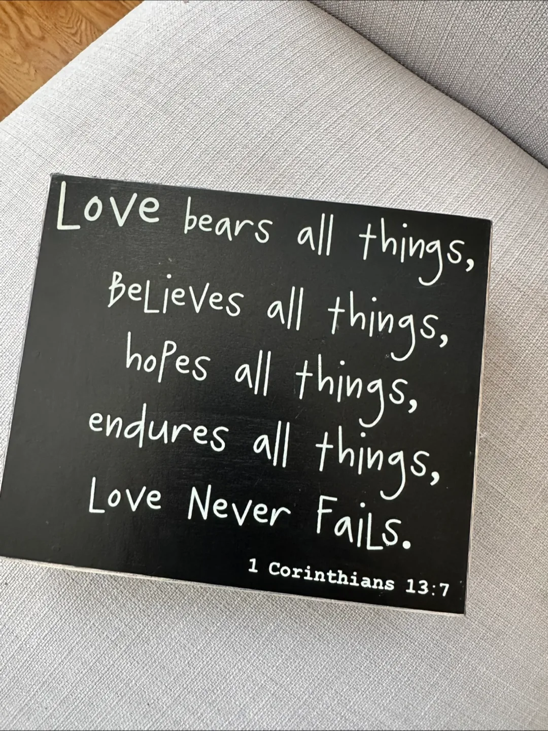 Love Never Fails Sign #freecycle thumbnail