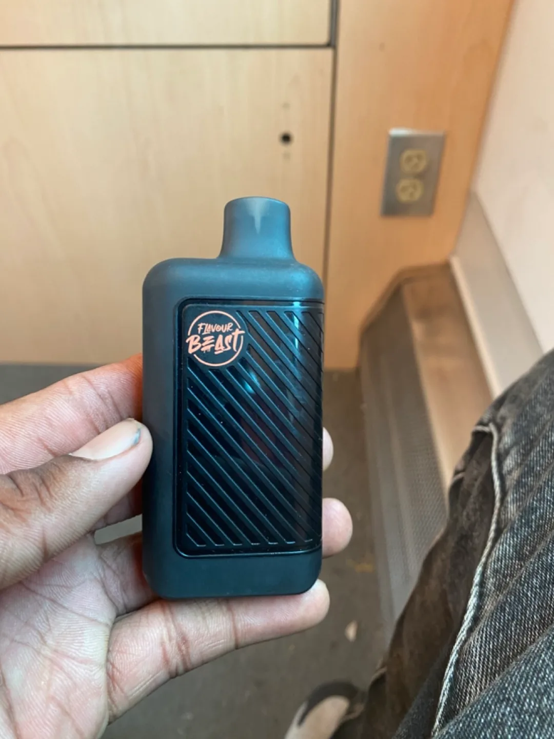 Flavour Beast Beast Mode Disposable Vape - Packin' Peach Berry thumbnail
