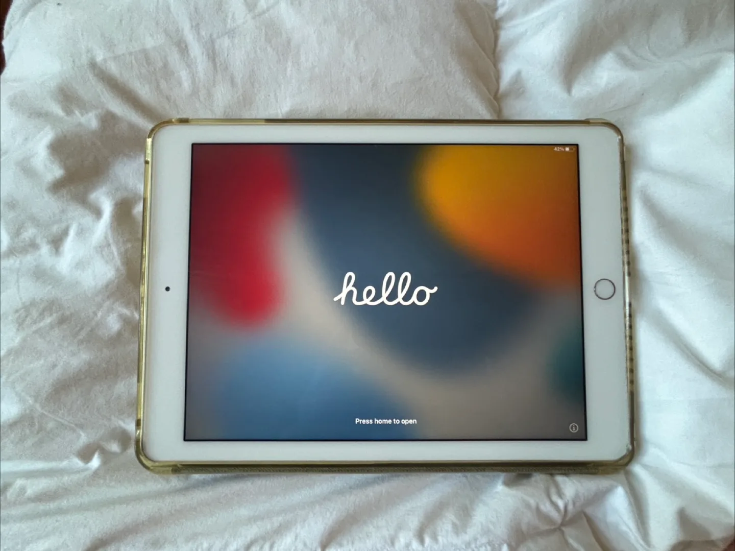 iPad Air 2 2015 64 GB 9.7” + Charger, Folio Case and Stylus thumbnail