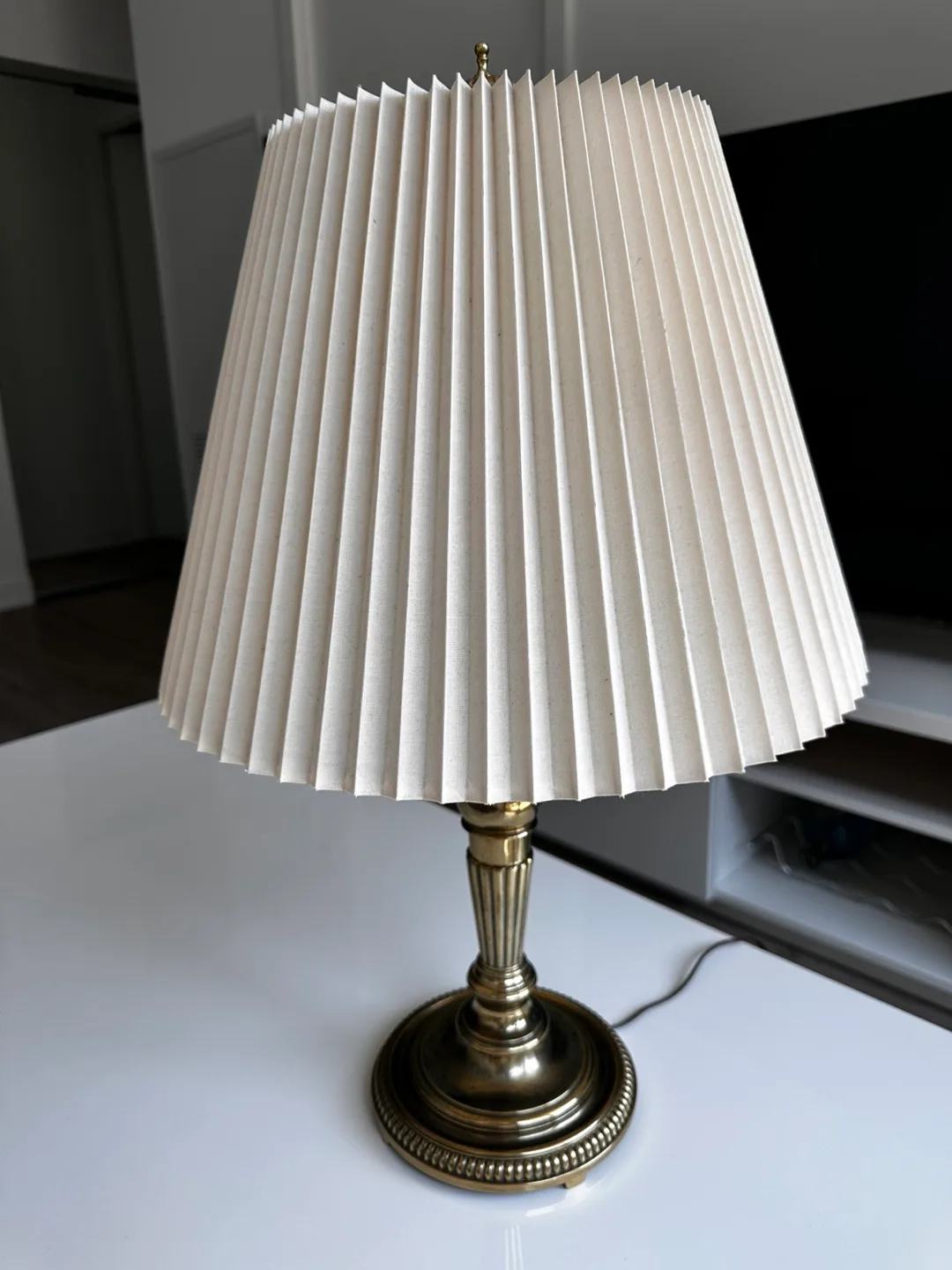 Vintage Style Table Lamp with Pleated Shade image indicator(2)