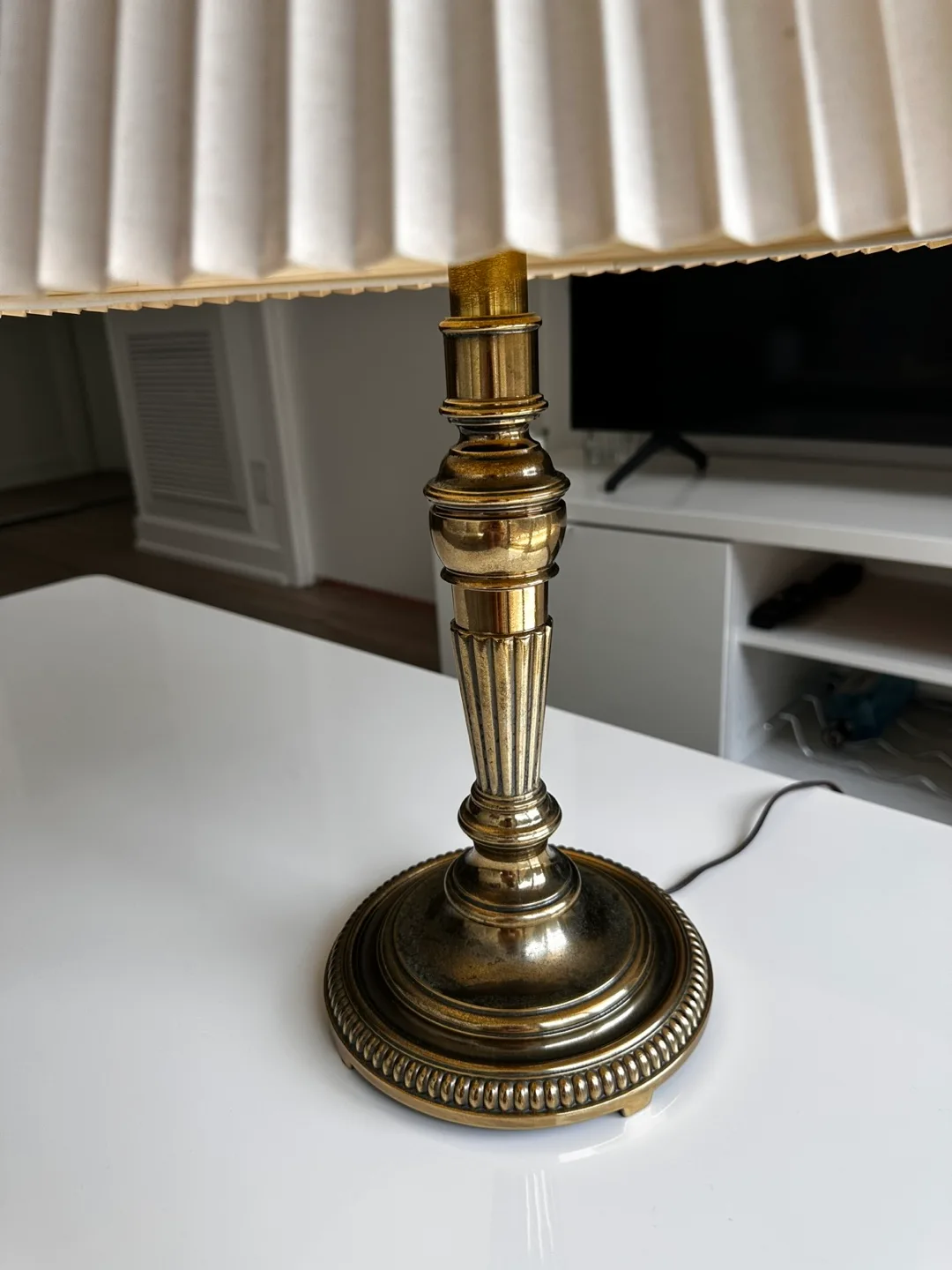 Vintage Style Table Lamp with Pleated Shade image indicator(5)