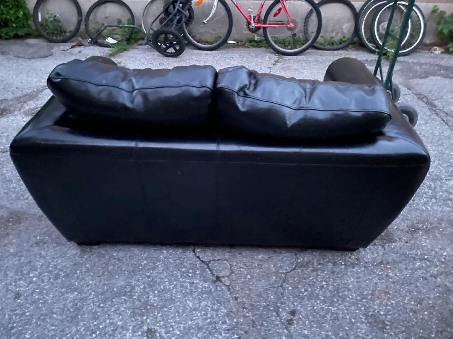 Black Leather Sofa image indicator(2)