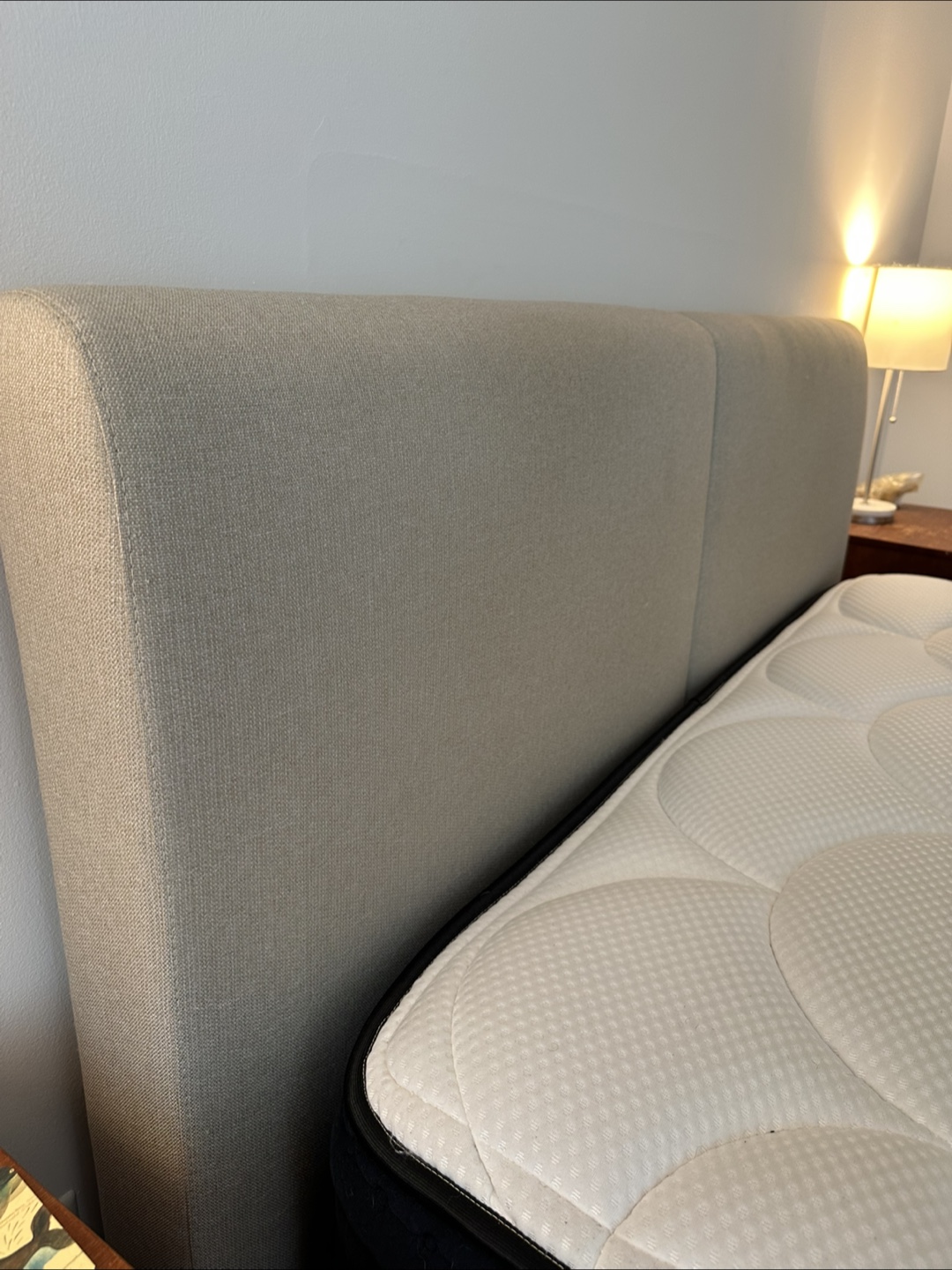 Queen size bed frame + hybrid DreamCloud Mattress - photo 5
