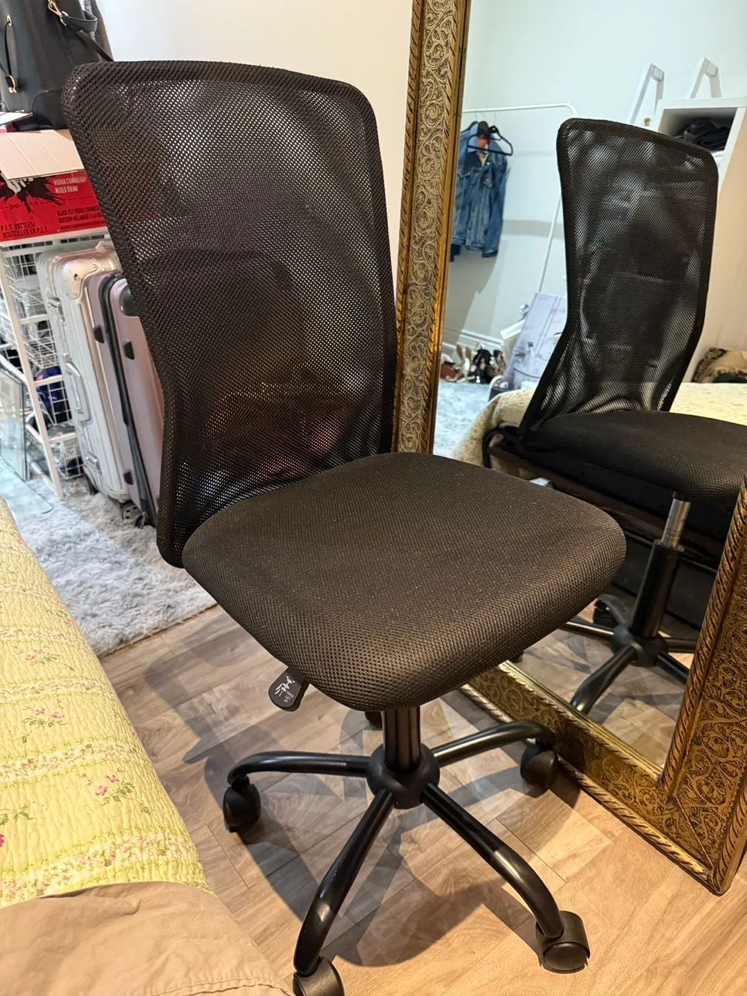 Black Mesh Office Chair thumbnail