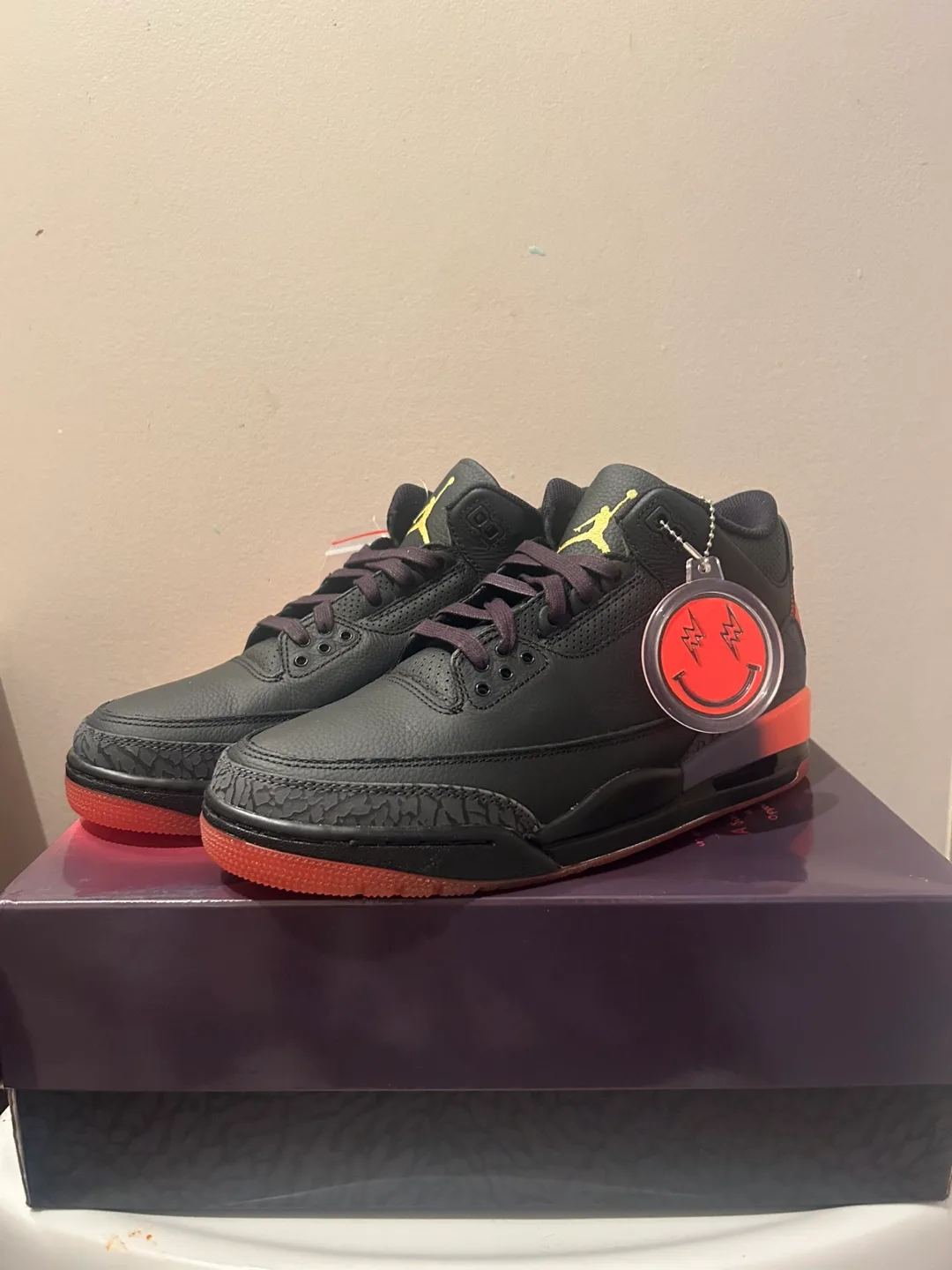 Jordan 3 Retro J Balvin thumbnail