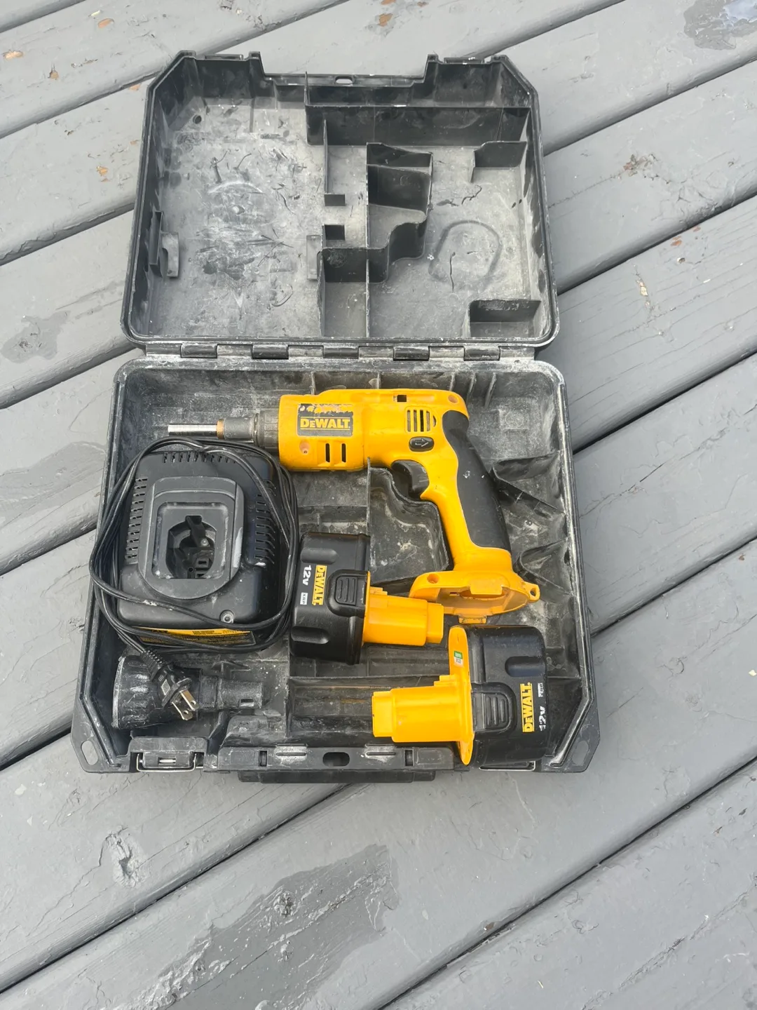 DeWalt 12V Cordless Drill/Driver Kit thumbnail