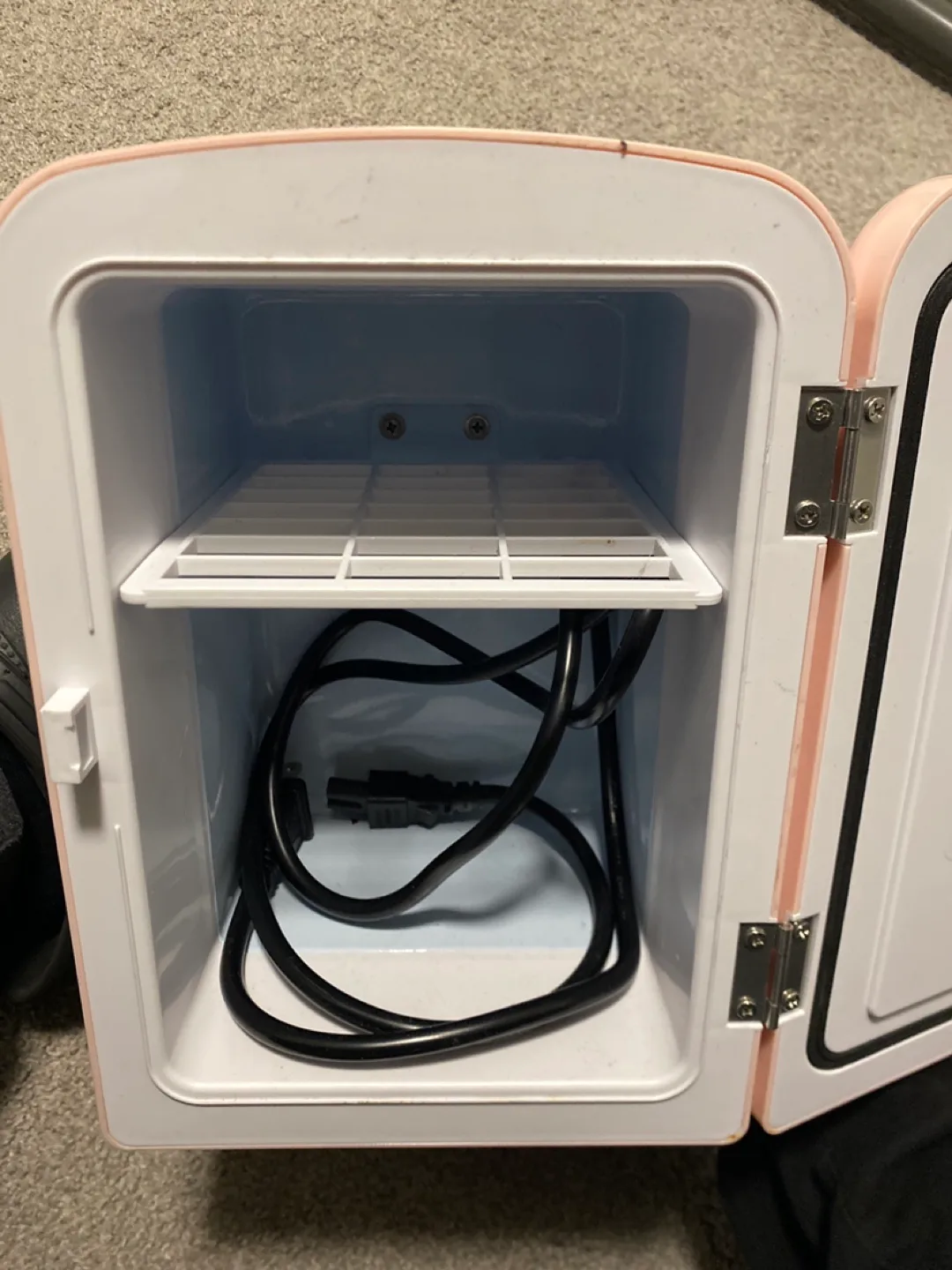 AstroAI Pink Mini Fridge image indicator(3)