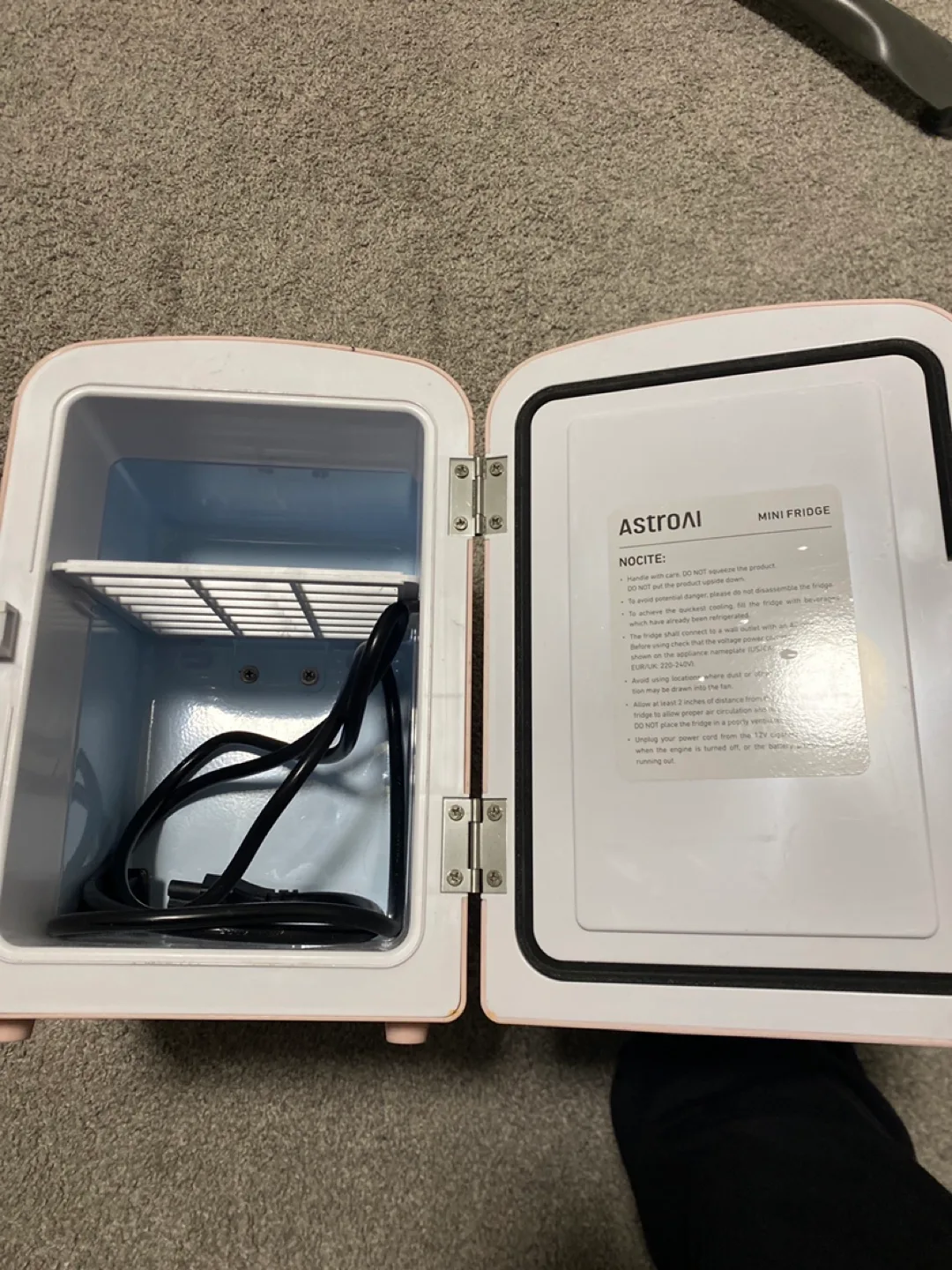 AstroAI Pink Mini Fridge image indicator(2)