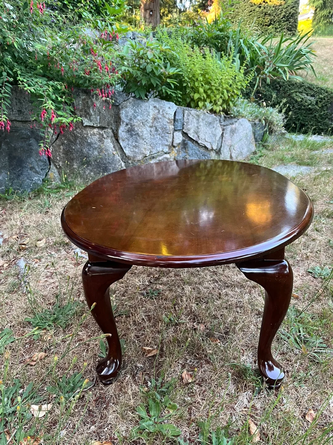 Oval Wooden Coffee Table image indicator(3)