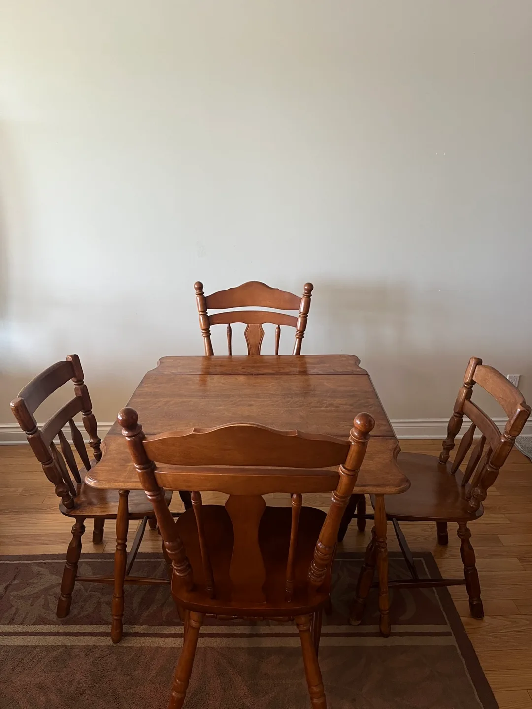 Dining table & chairs thumbnail