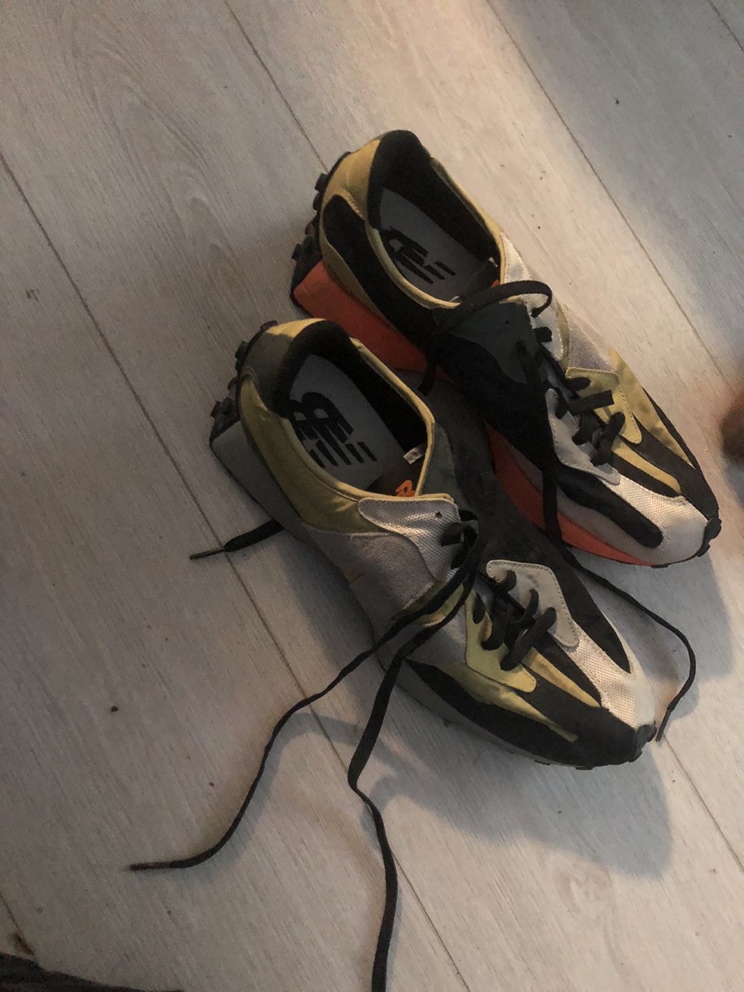 New Balance 327 Sneakers