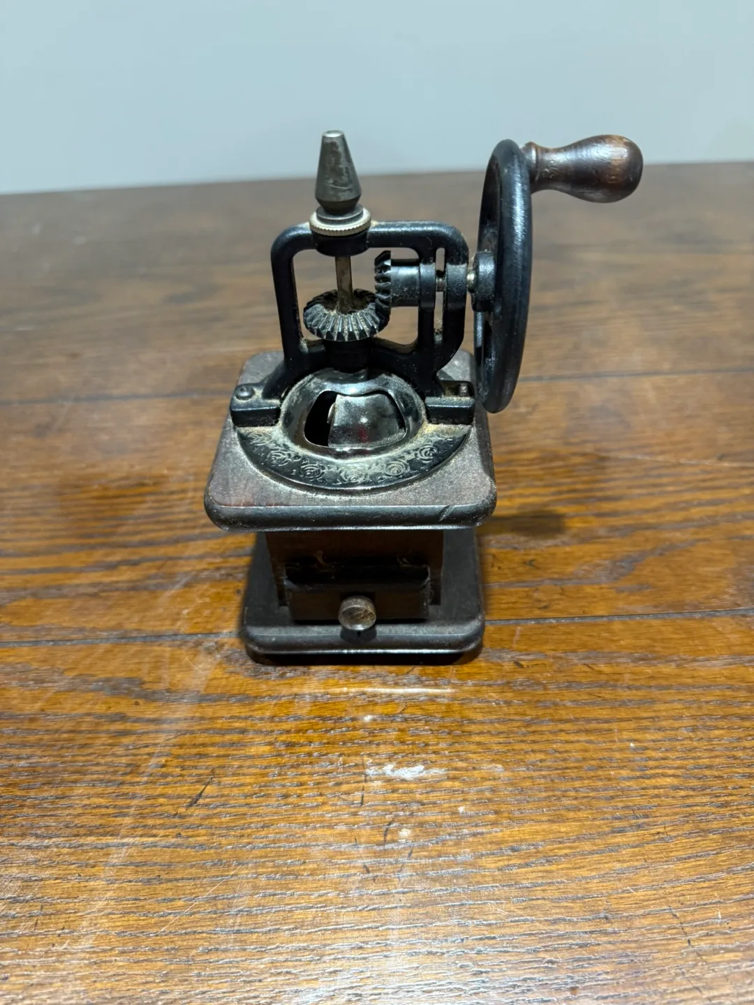 Vintage Style Coffee Grinder decor thumbnail