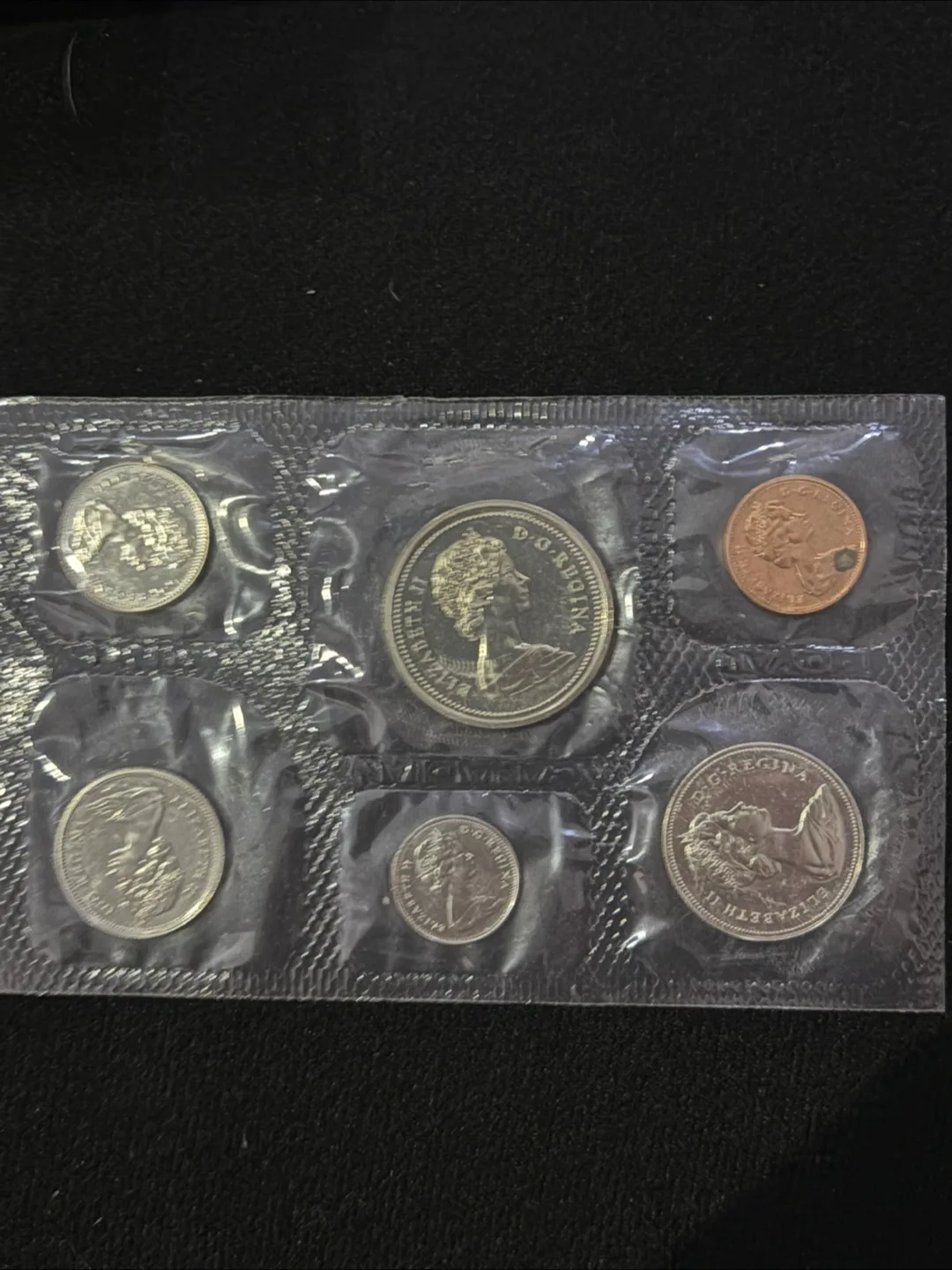 Canadian Uncirculated 1974 Coin Set image indicator(2)