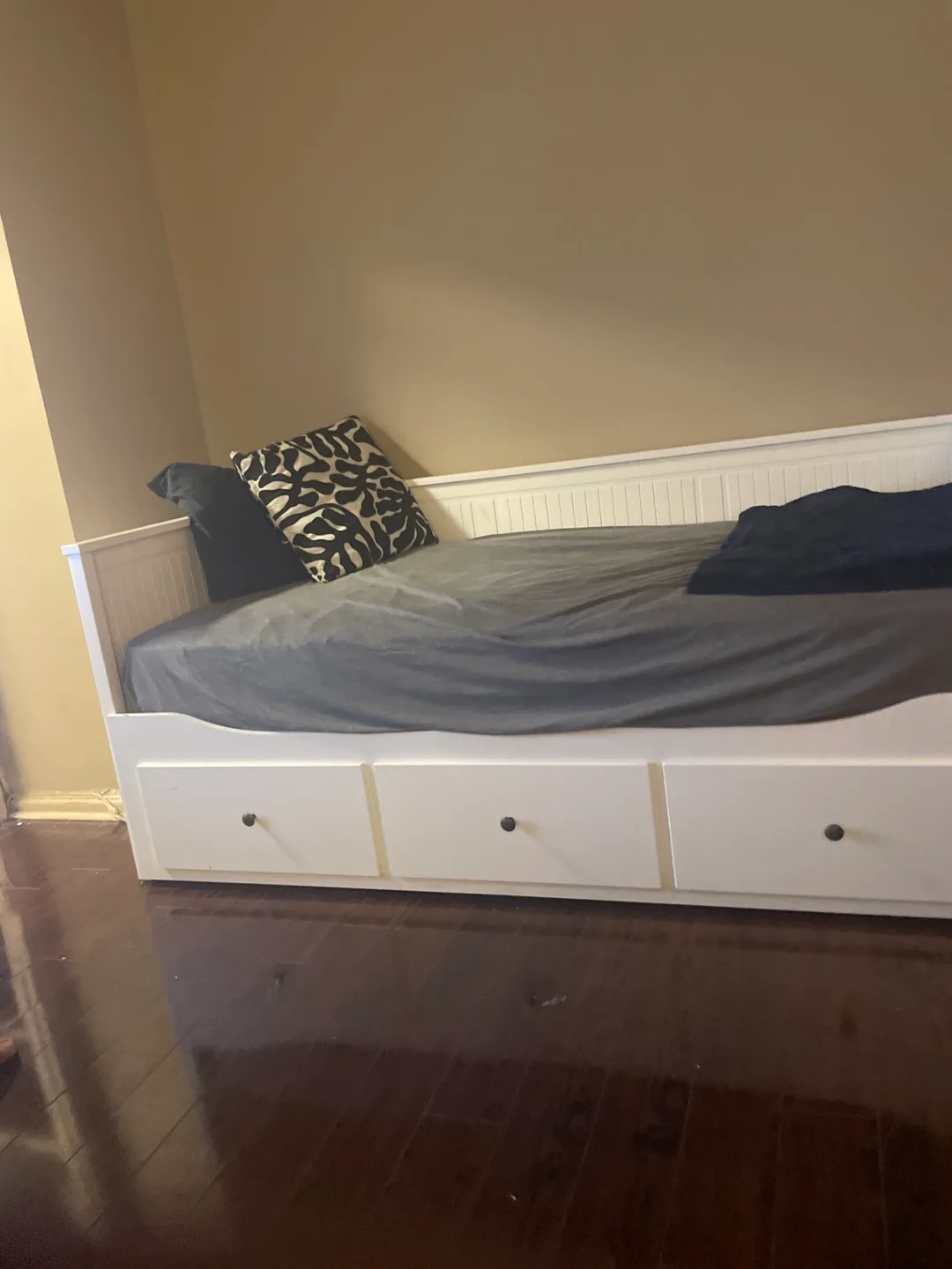 White Daybed with Storage thumbnail