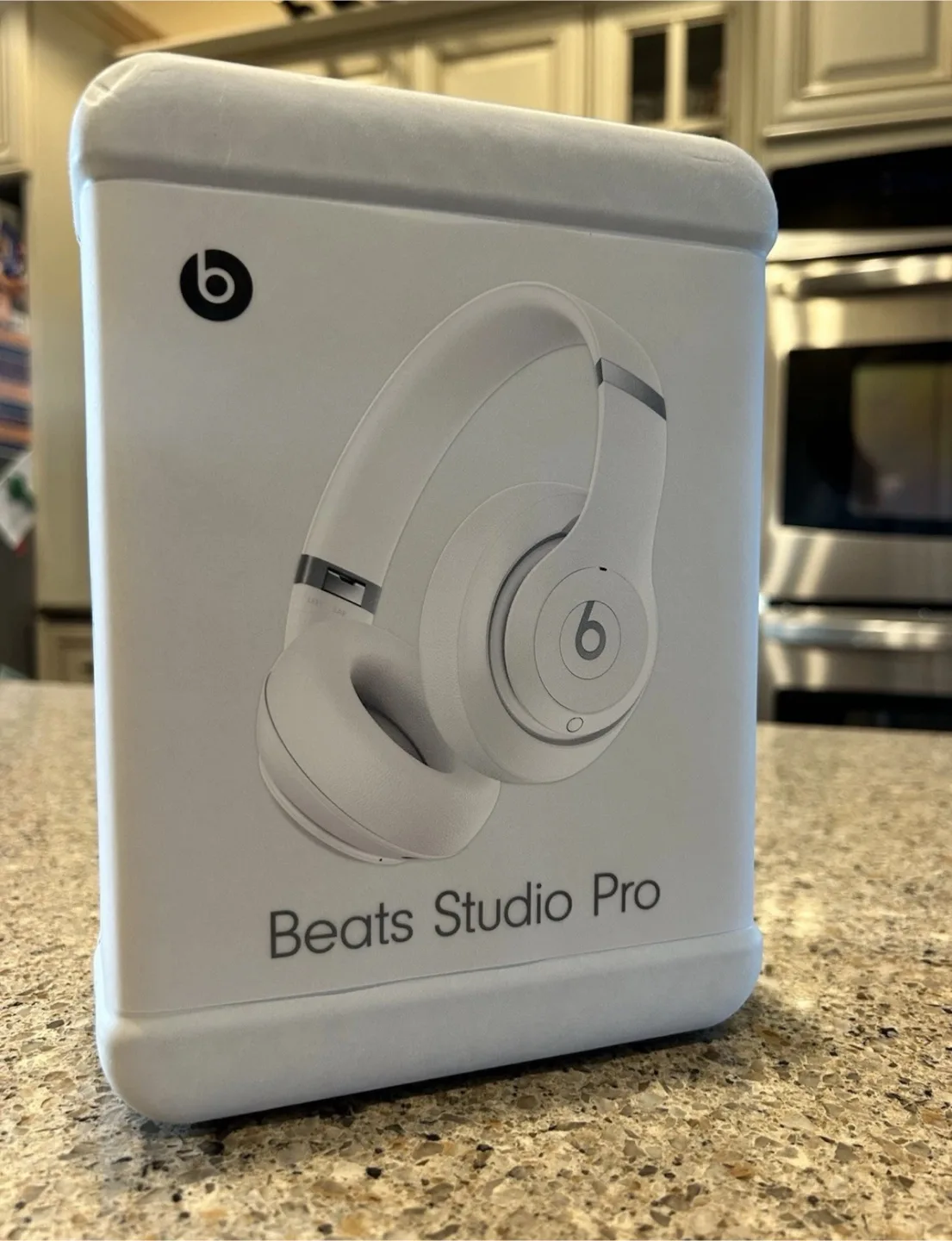 Beats Studio Pro Wireless Headphones – White – Brand New thumbnail