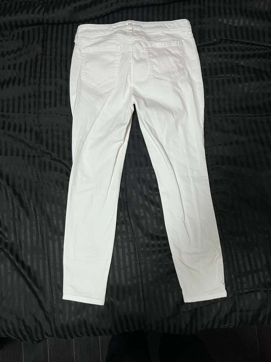 White Curvy Skinny Jeans & Sleeveless Top image indicator(2)