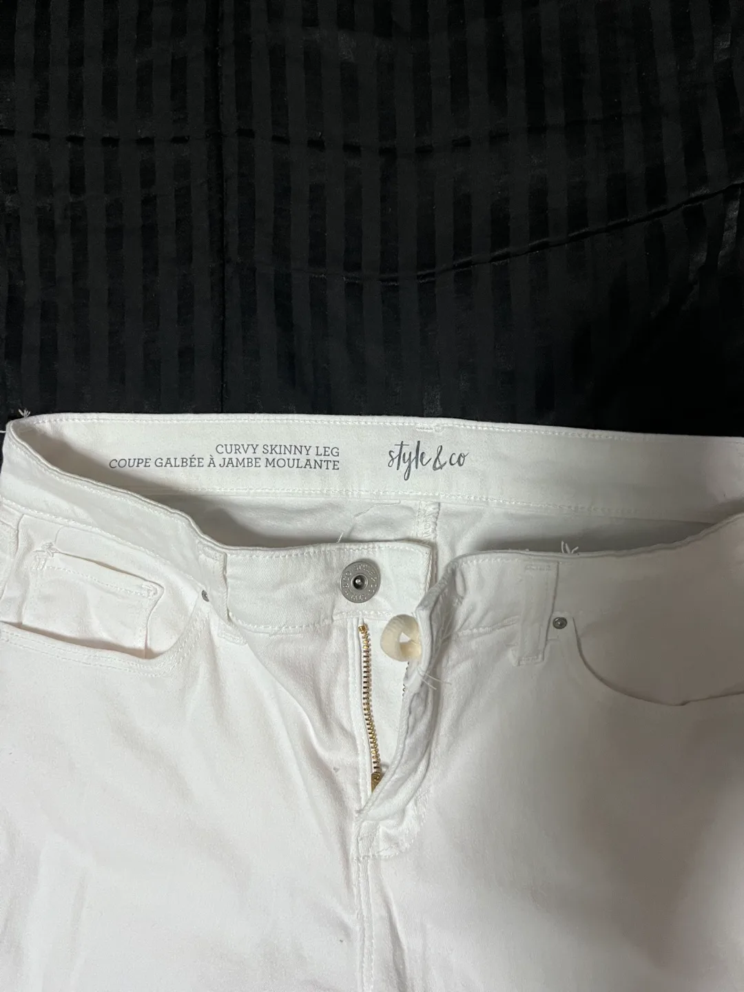 White Curvy Skinny Jeans & Sleeveless Top image indicator(3)