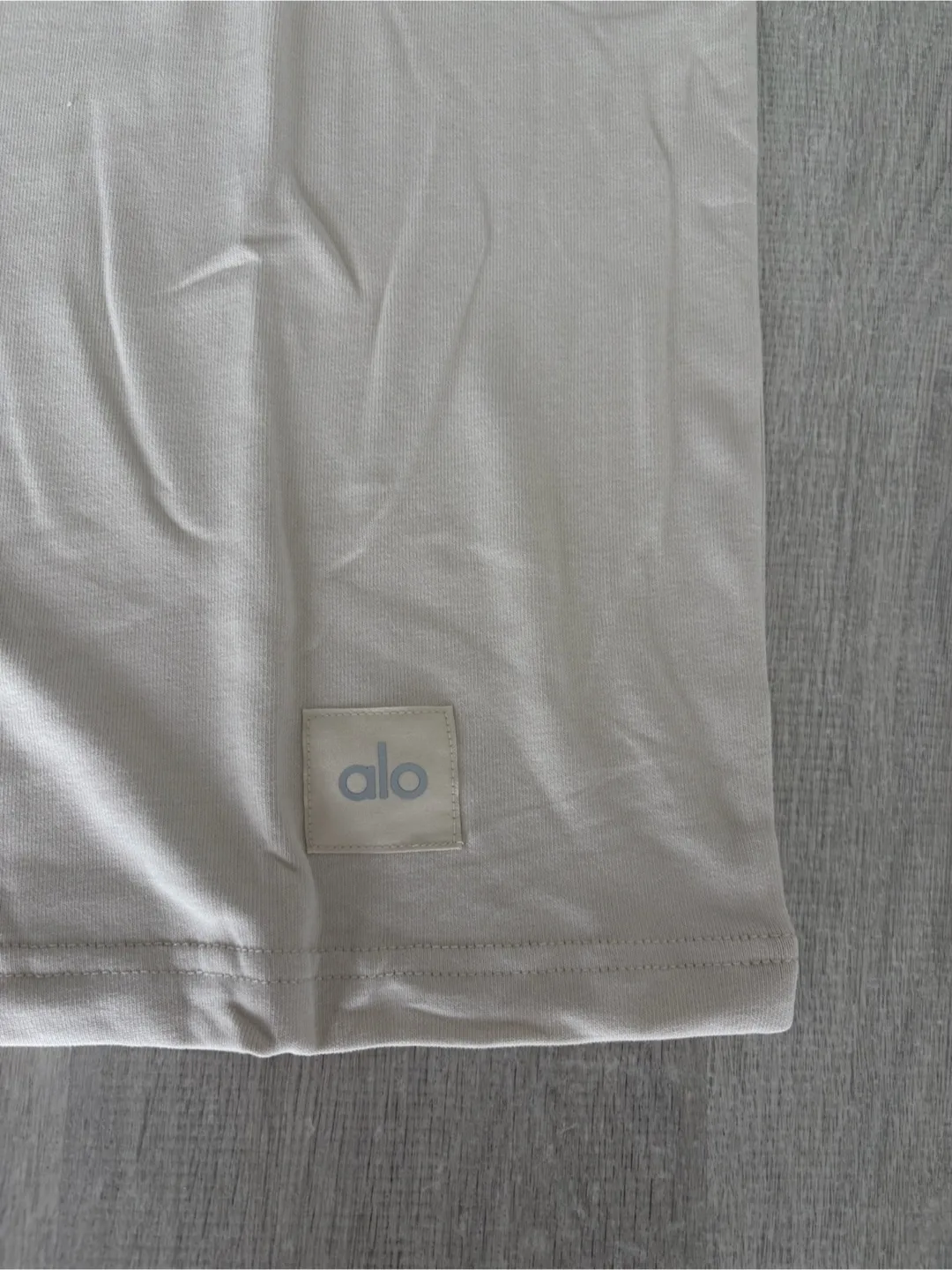 ALO Double Take Short Sleeve Shirt - Black & Bone image indicator(4)