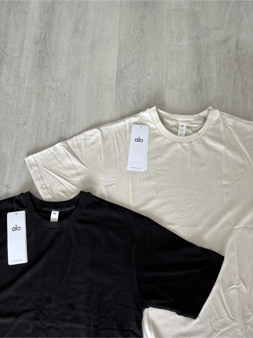 ALO Double Take Short Sleeve Shirt - Black & Bone image indicator(2)