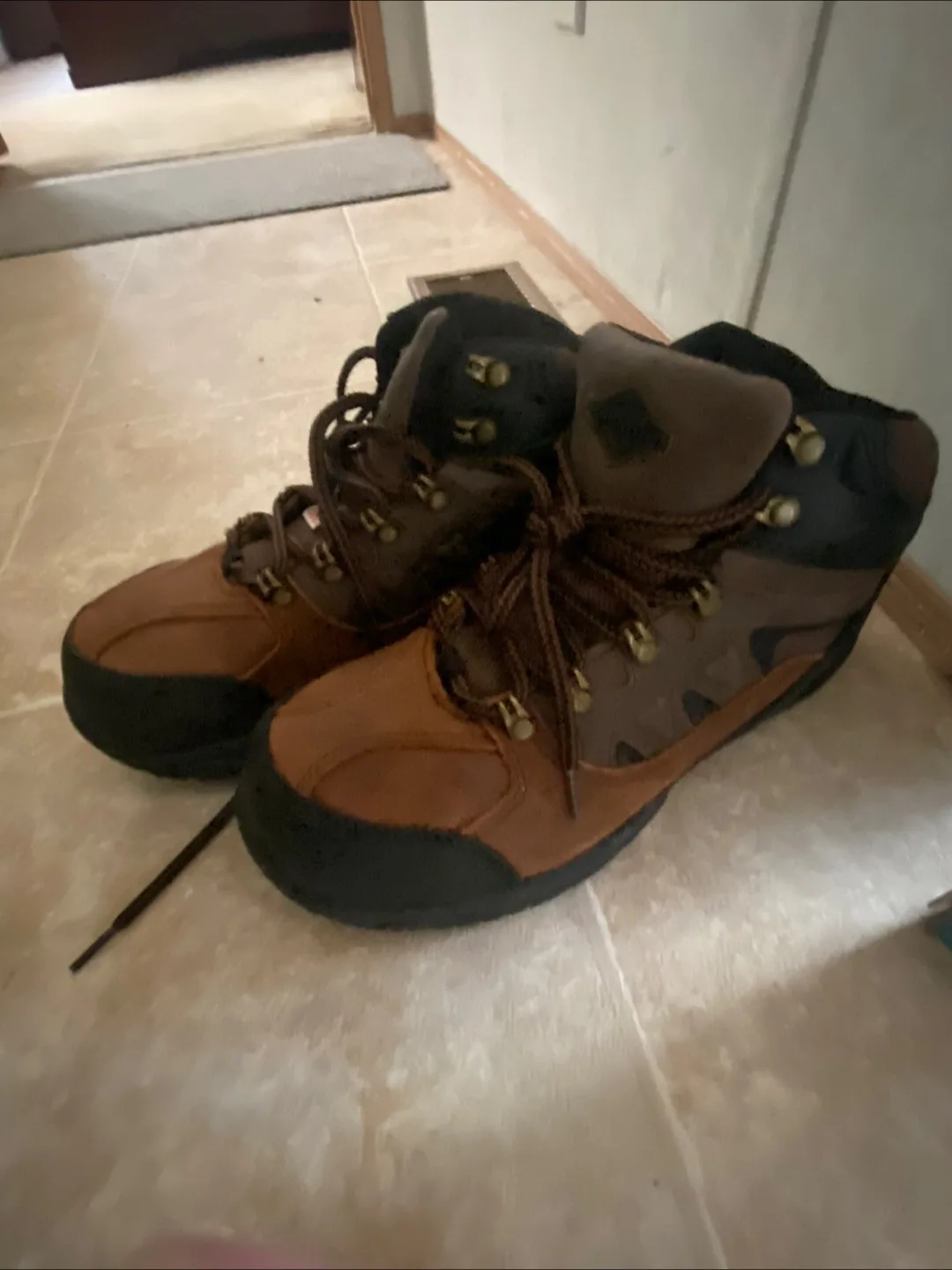 Men's Hiking / working steal Boots - Brown & Black image indicator(3)