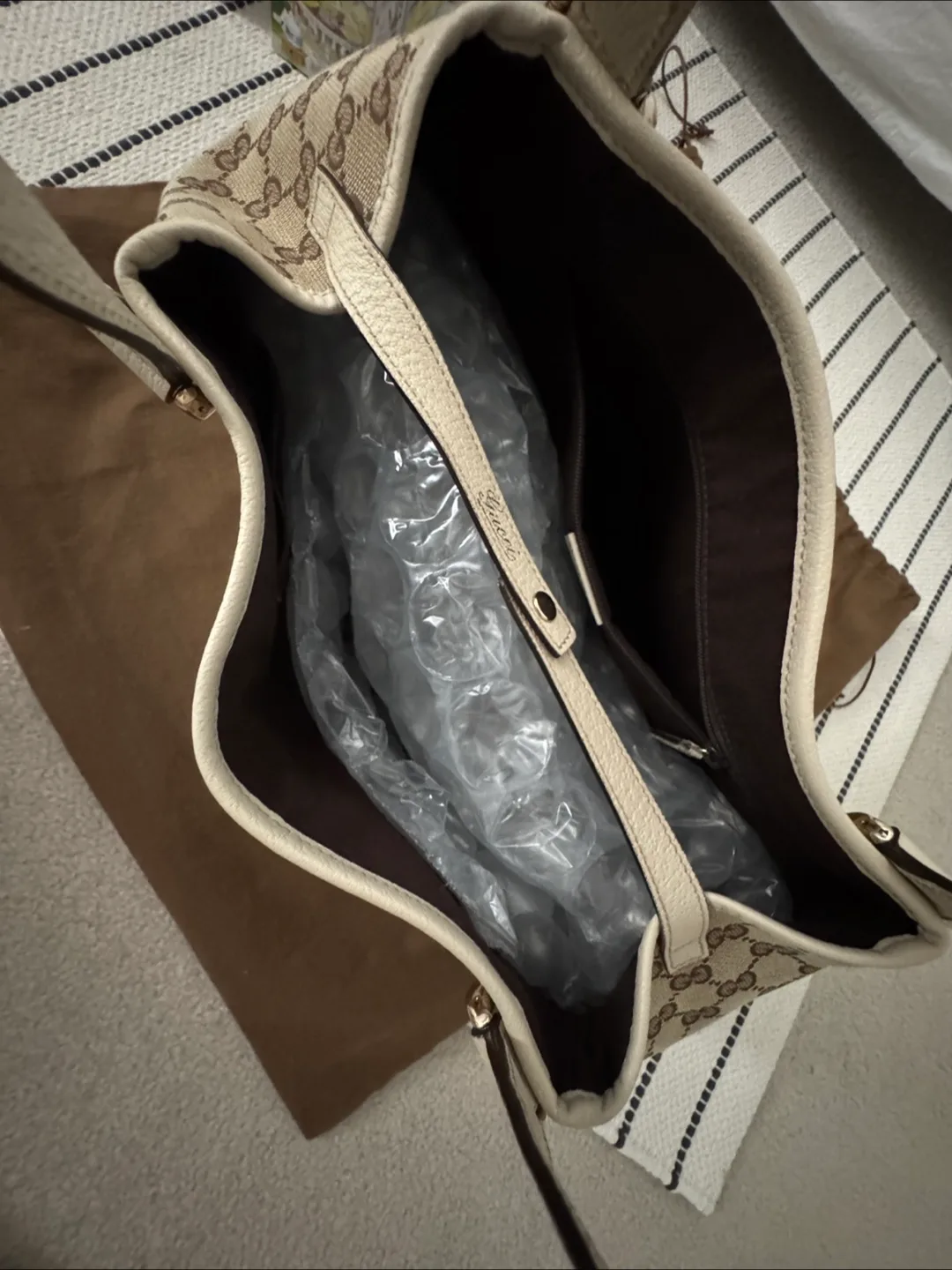 Gucci Abbey medium Beige/Brown Canvas Shoulder Bag image indicator(6)