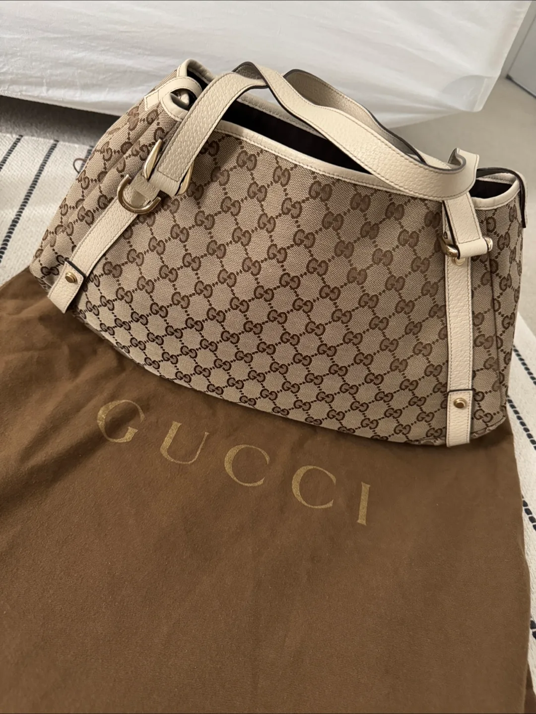 Gucci Abbey medium Beige/Brown Canvas Shoulder Bag image indicator(2)