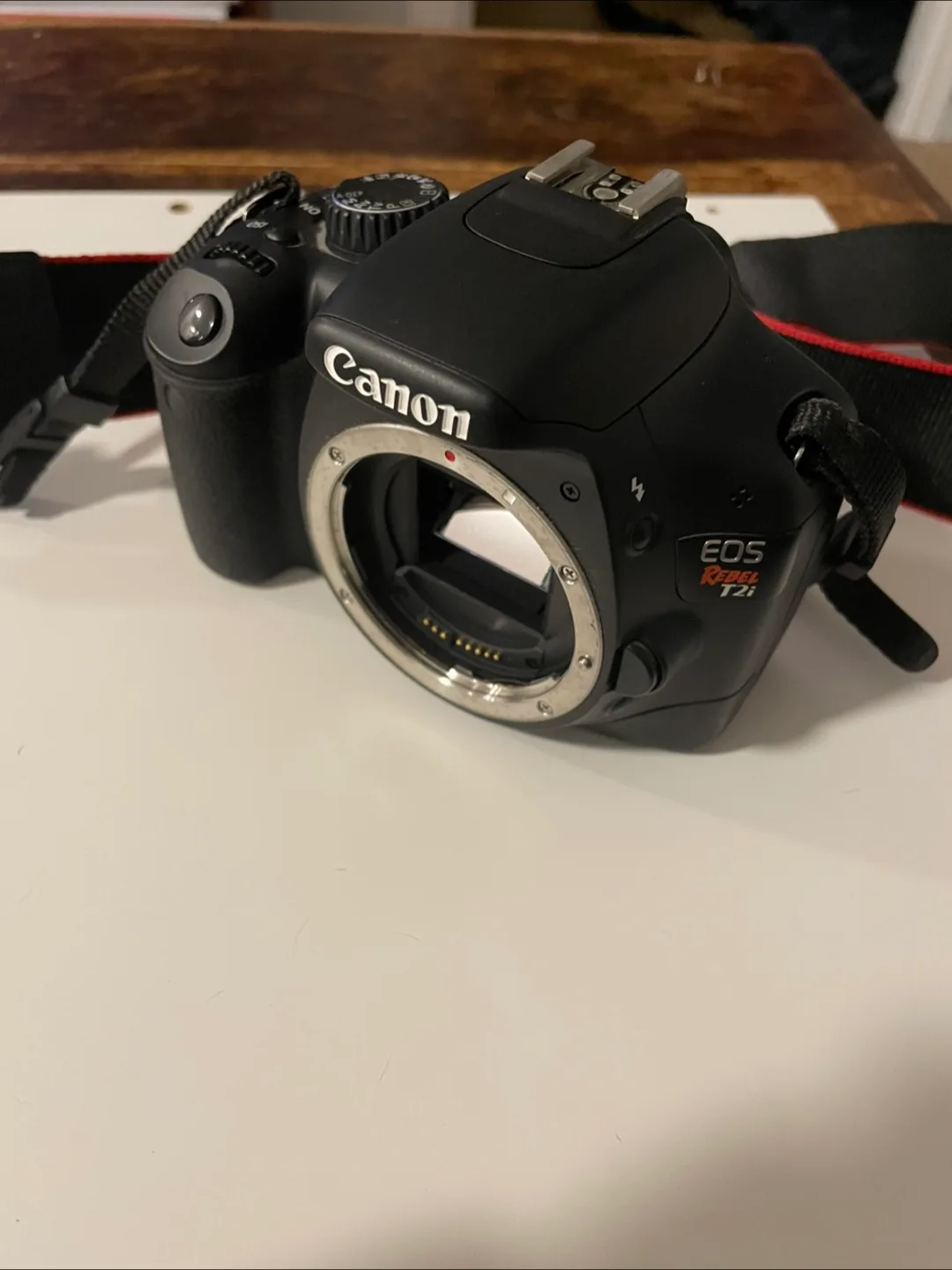 Canon EOS Rebel T2i DSLR Camera with 28-135mm Lens image indicator(5)