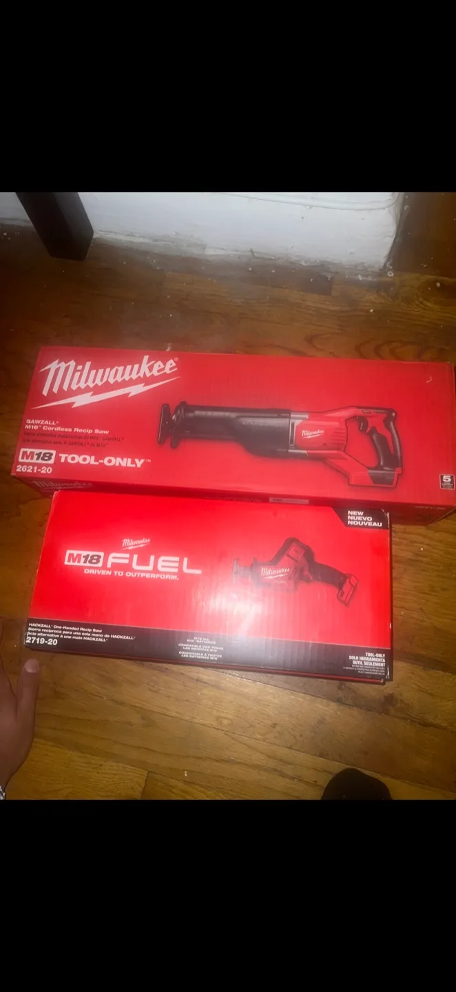 Milwaukee Cordless Saw thumbnail