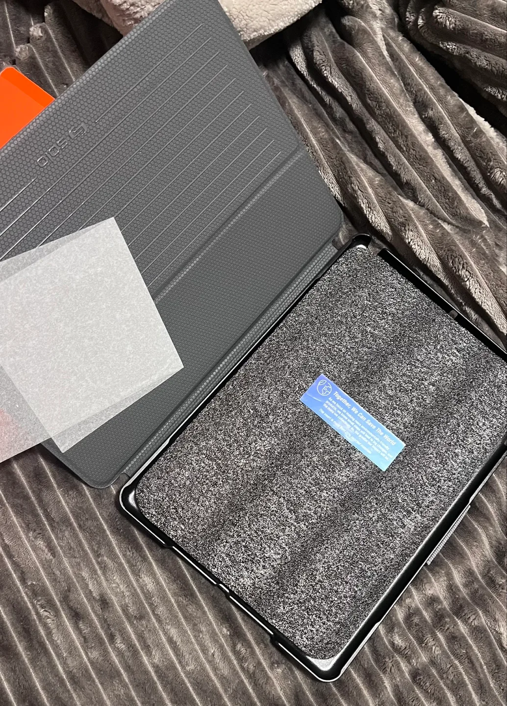 Solo New York Wyatt Recycled Slim Case for iPad 10.2" image indicator(3)