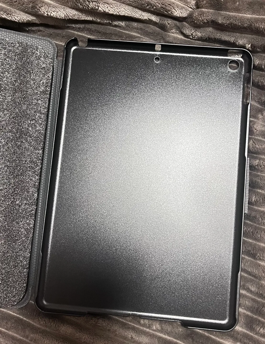 Solo New York Wyatt Recycled Slim Case for iPad 10.2" image indicator(4)