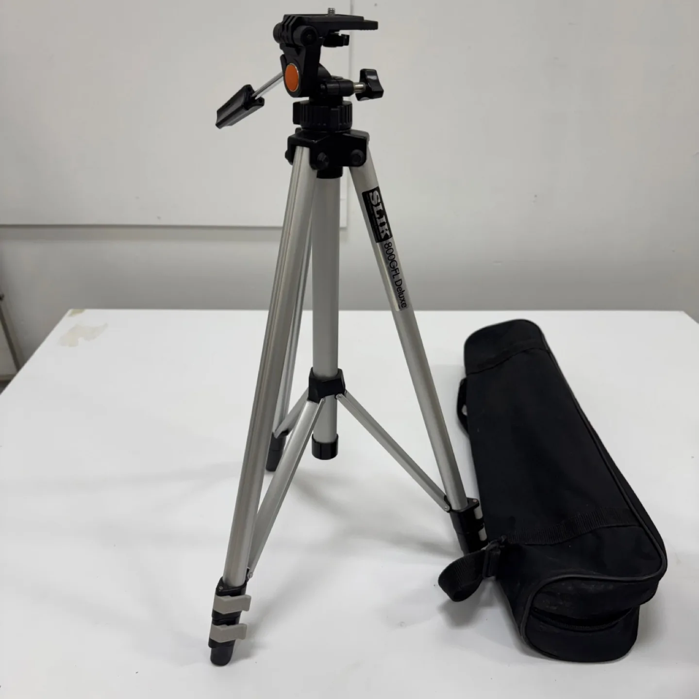 Slik 800GFL Deluxe Tripod with Bag thumbnail