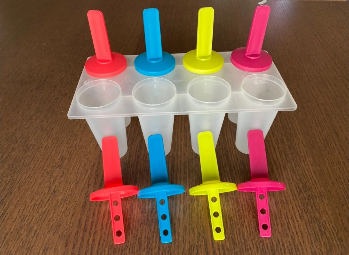 Small Popsicle Mold with 8 Slots and Colourful Lids / Sticks image indicator(2)