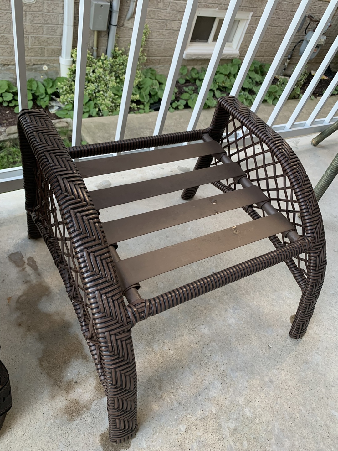 Brandnew patio table foot stool - photo 4