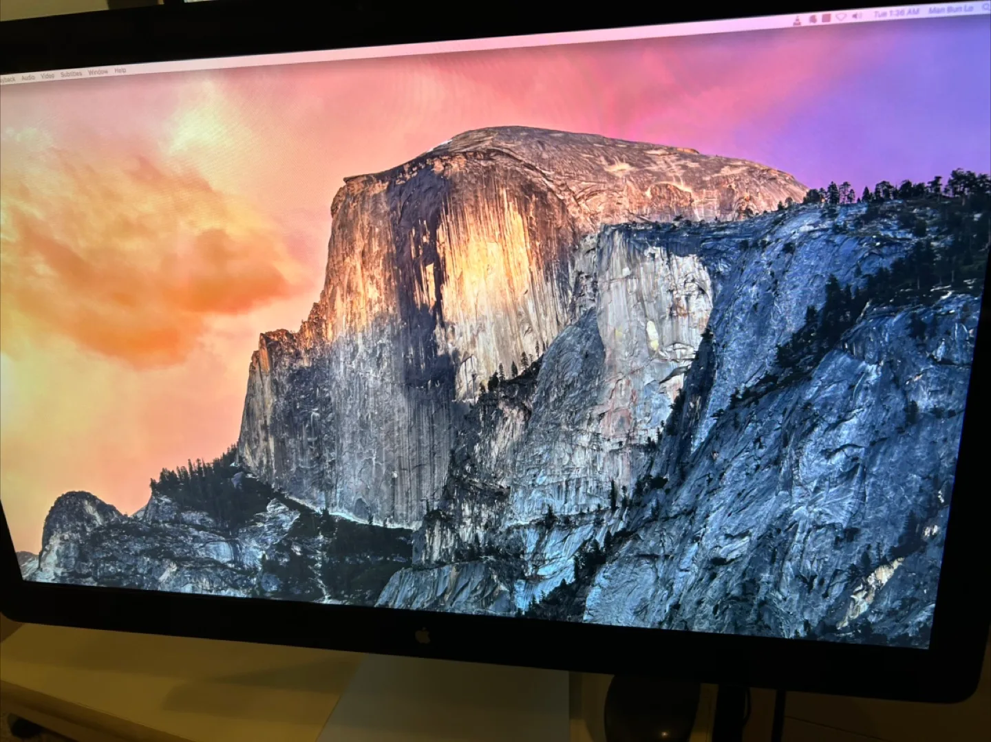 27 Inch Apple Thunderbolt Display with small damage on the side thumbnail