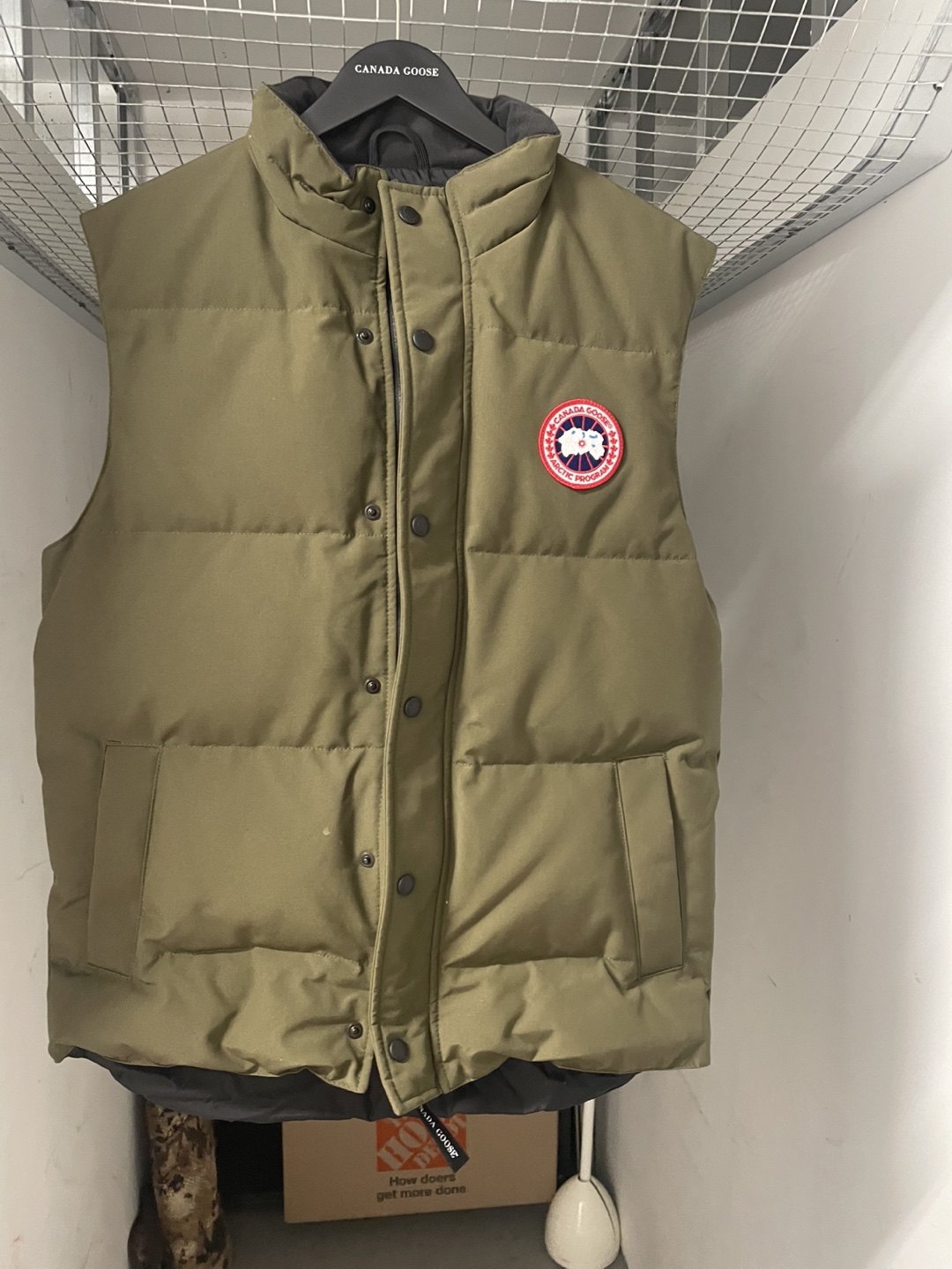 Canada Goose Vest - Military Green, Size M - photo 4