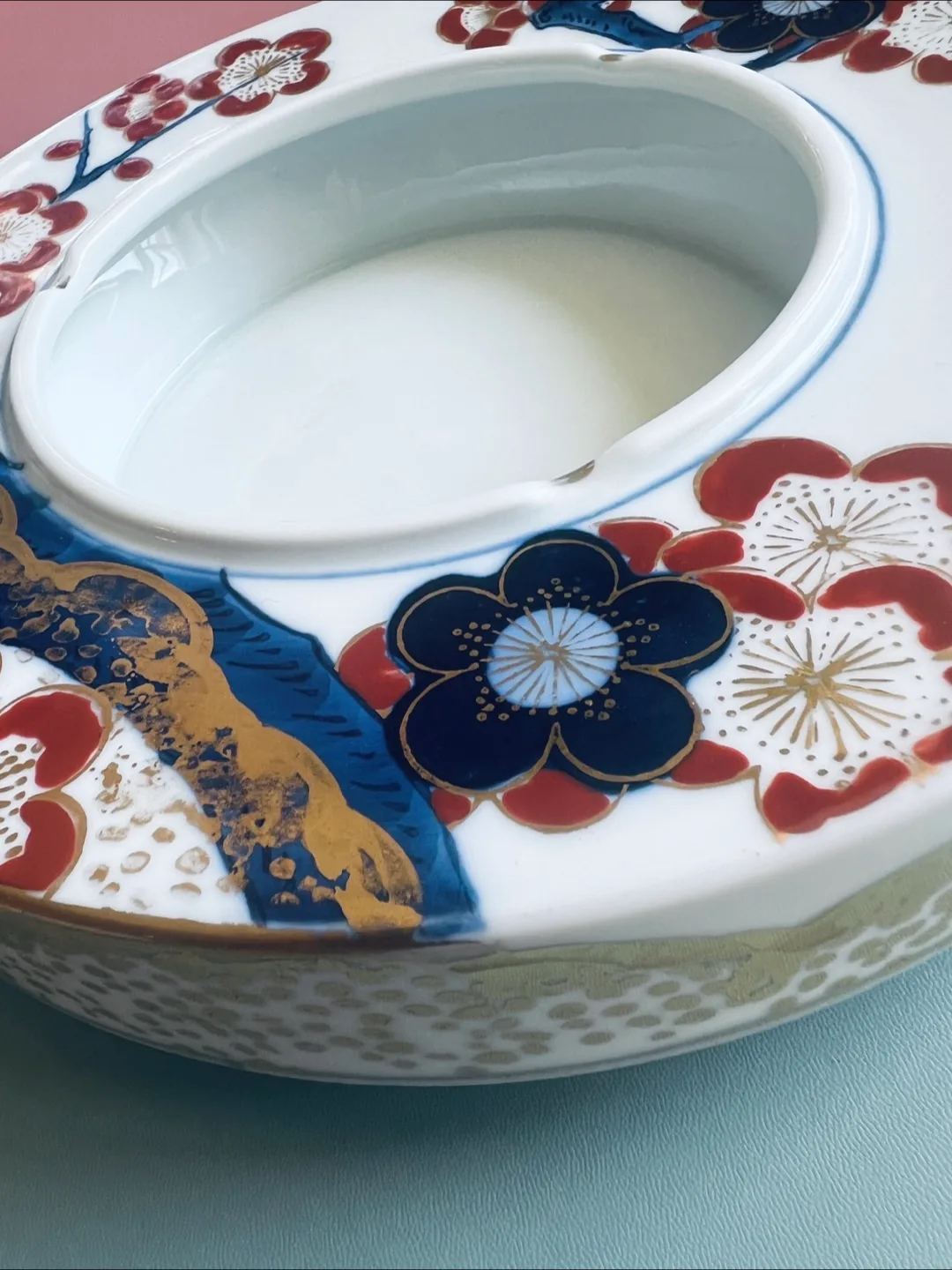 Vintage Chinese Gold IMARI Gold Hand Painted Porcelain Ashtray image indicator(2)