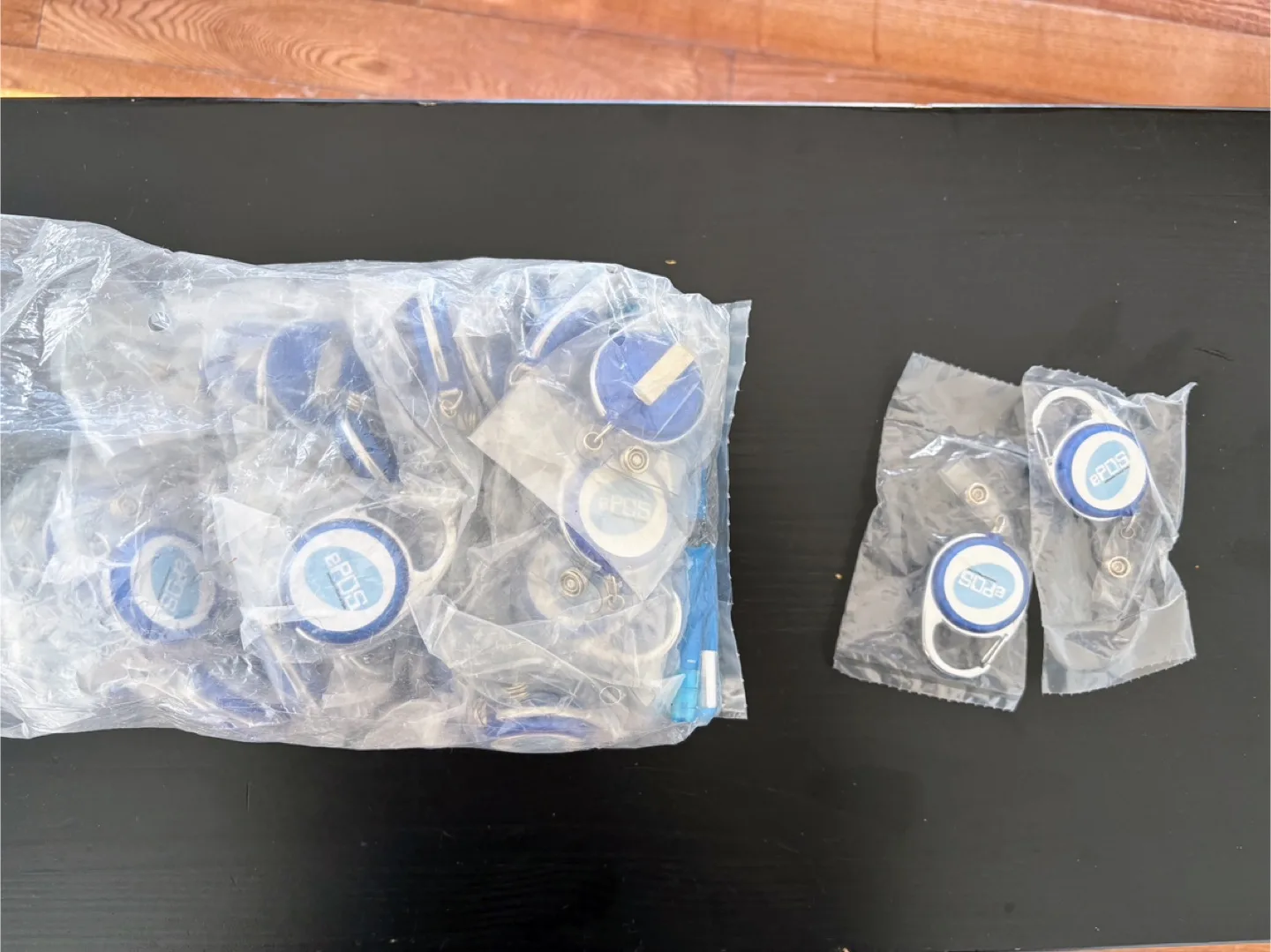 Free bag of badge clips/conference tag holders thumbnail