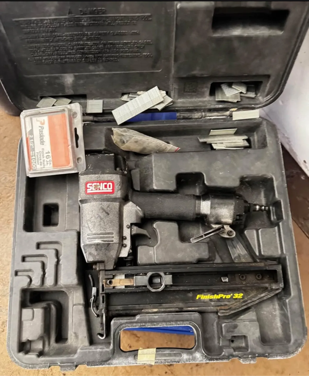 Senco FinishPro 32 Nail Gun with Paslode Nails thumbnail