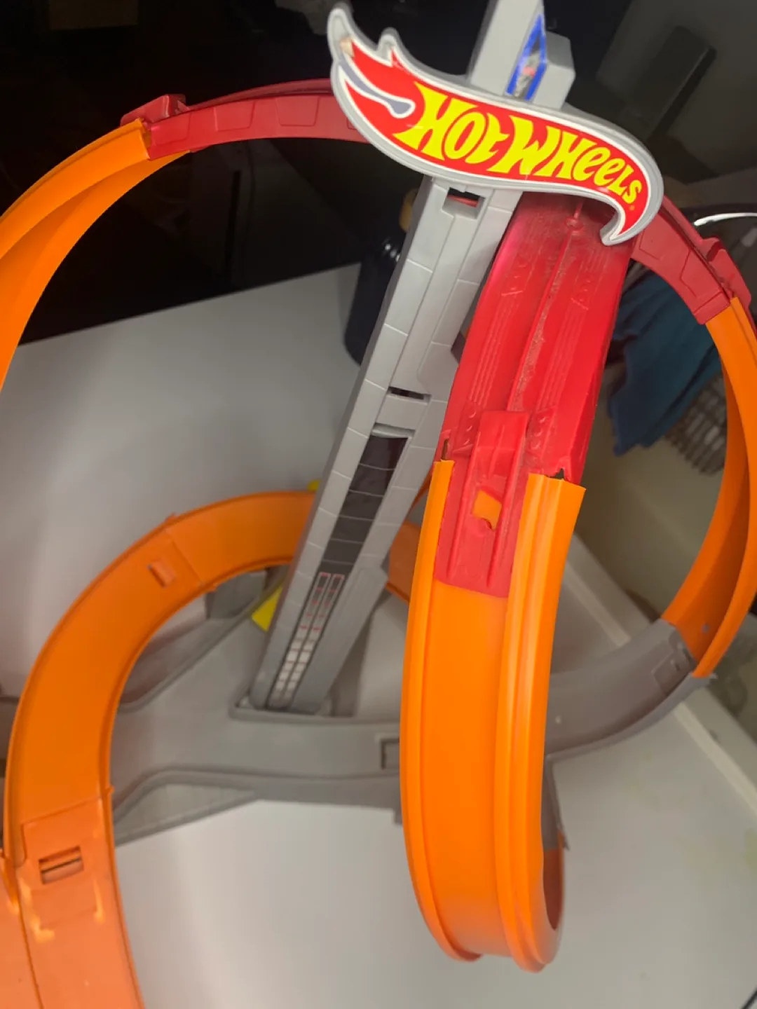 Hot Wheels 2015 Spin Storm Motorized Racing Set CDL45 image indicator(3)